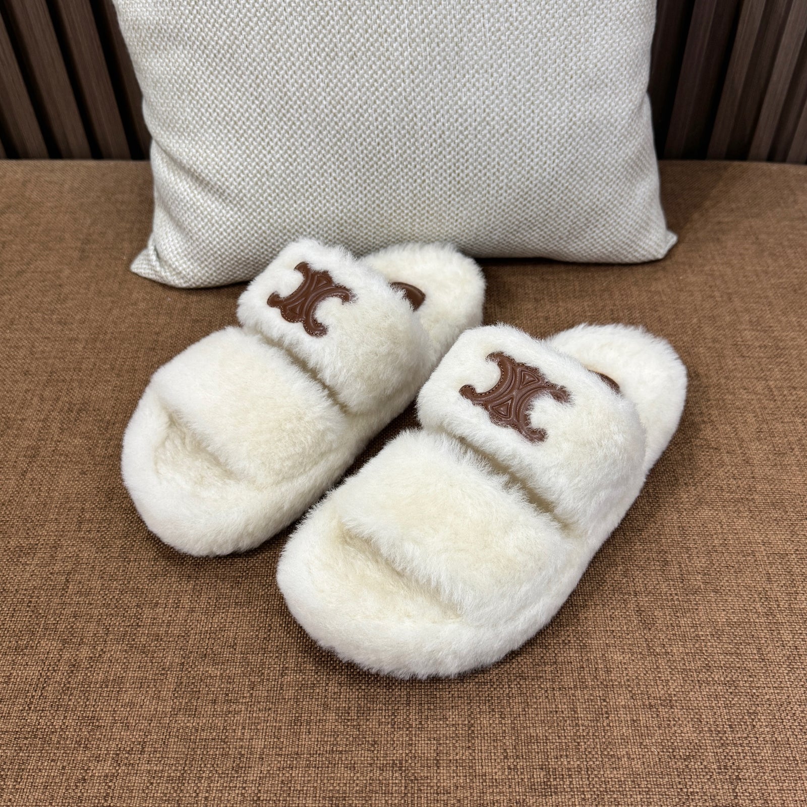 셀린느 트리옹프 슬라이드 시어링