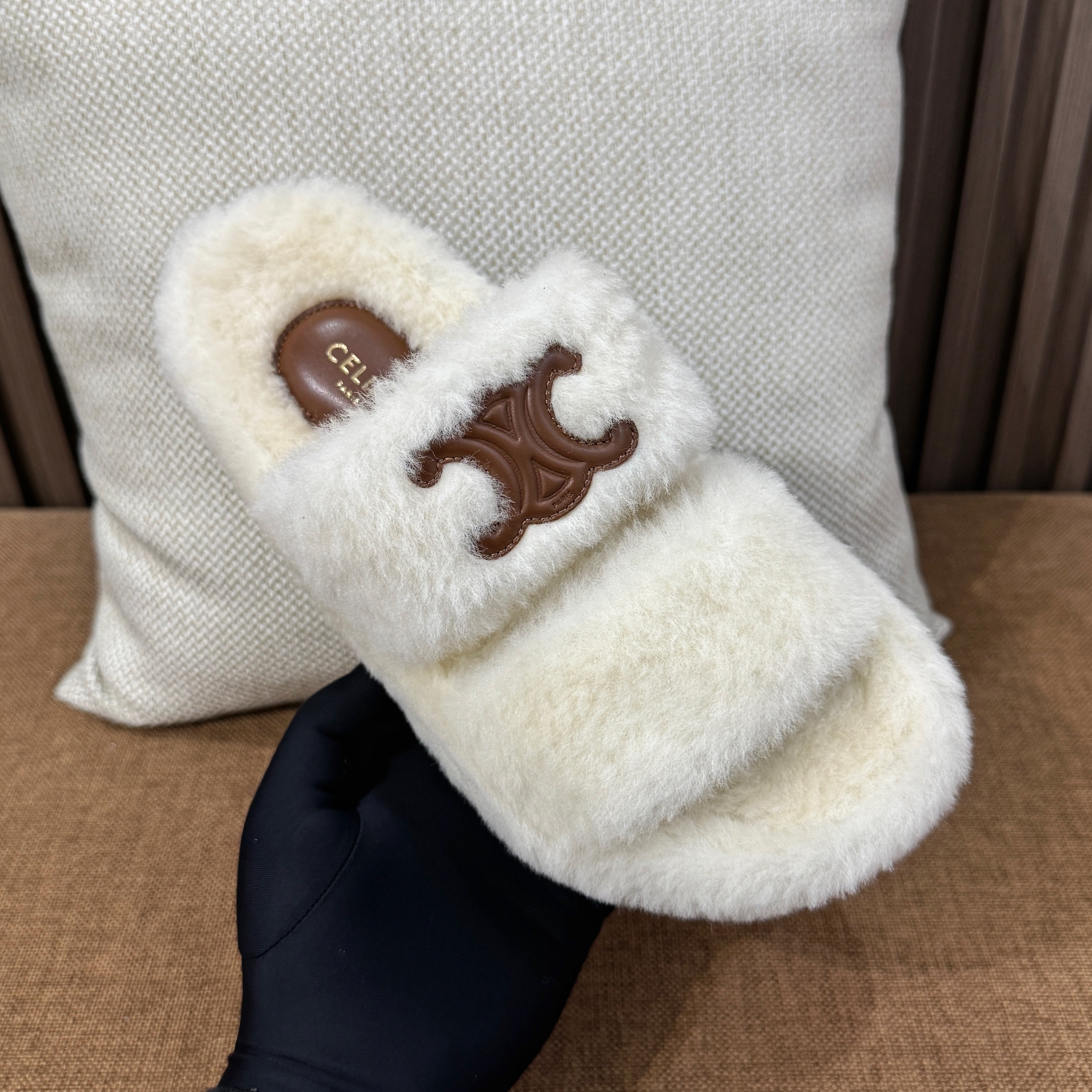 셀린느 트리옹프 슬라이드 시어링