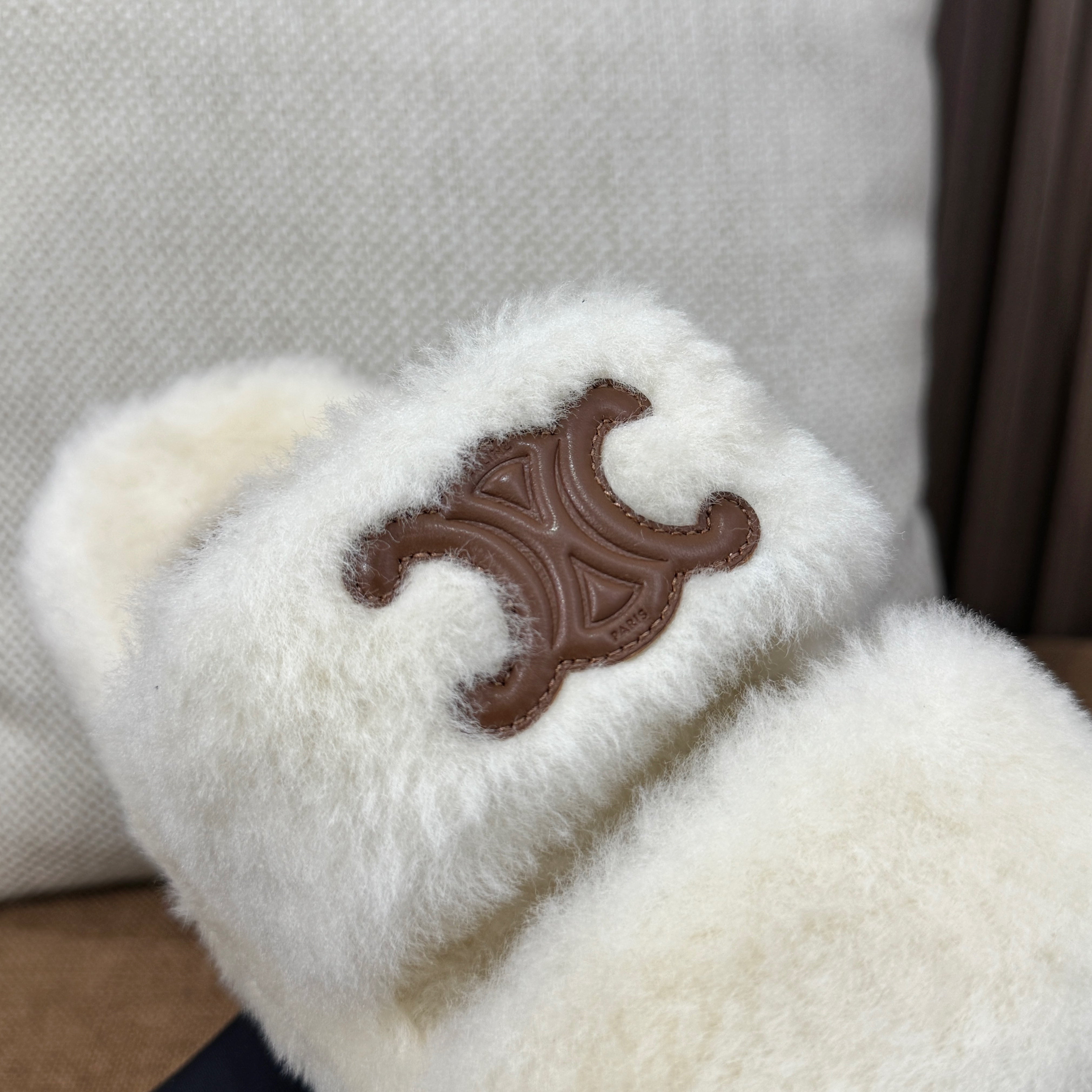 셀린느 트리옹프 슬라이드 시어링