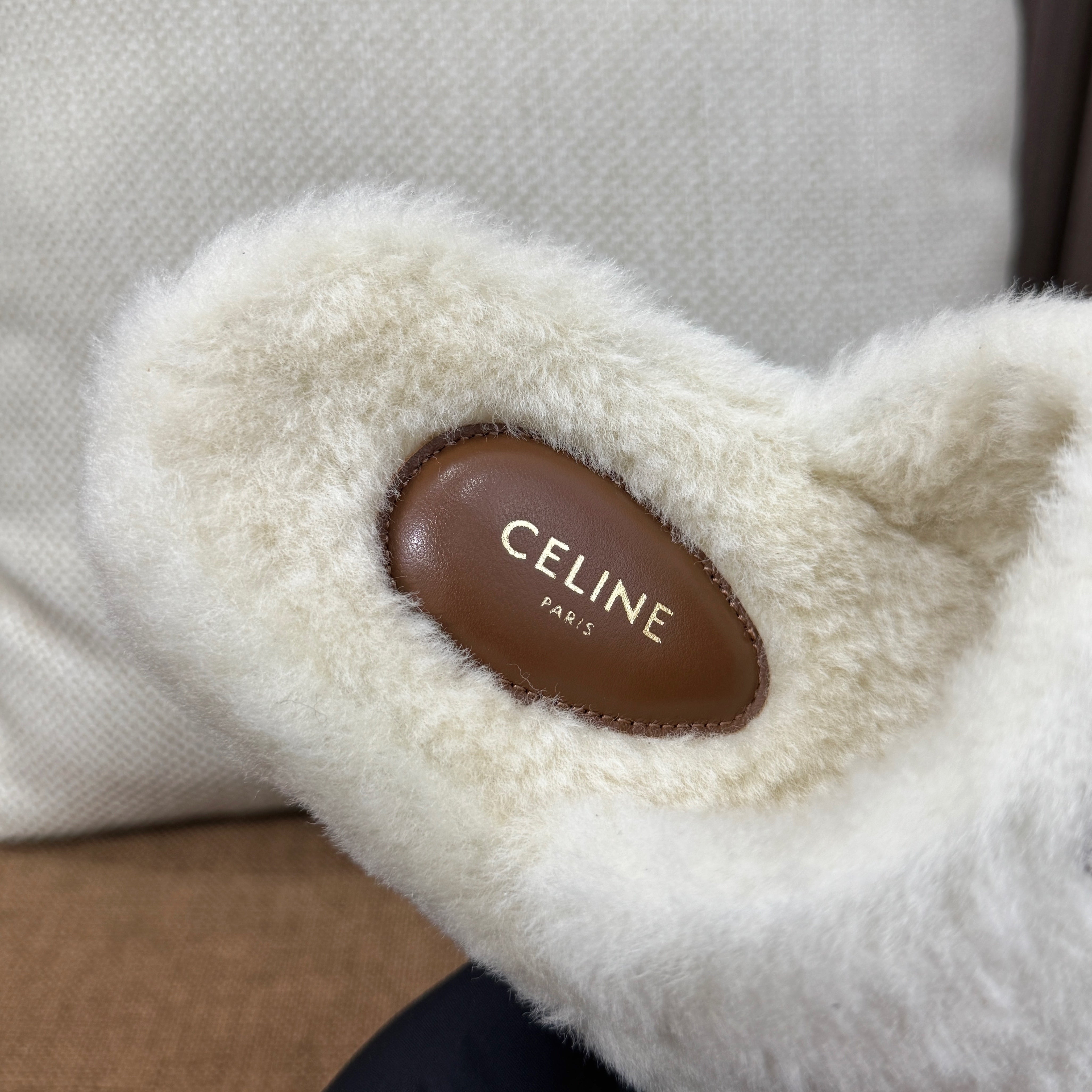 셀린느 트리옹프 슬라이드 시어링