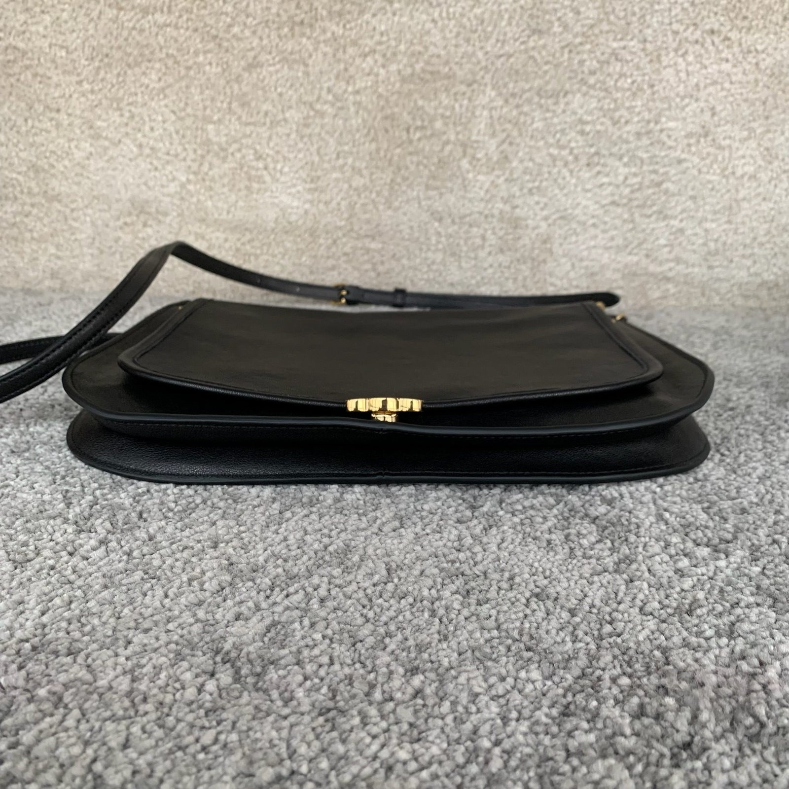 셀린느 소프트 트리옹프 베사체