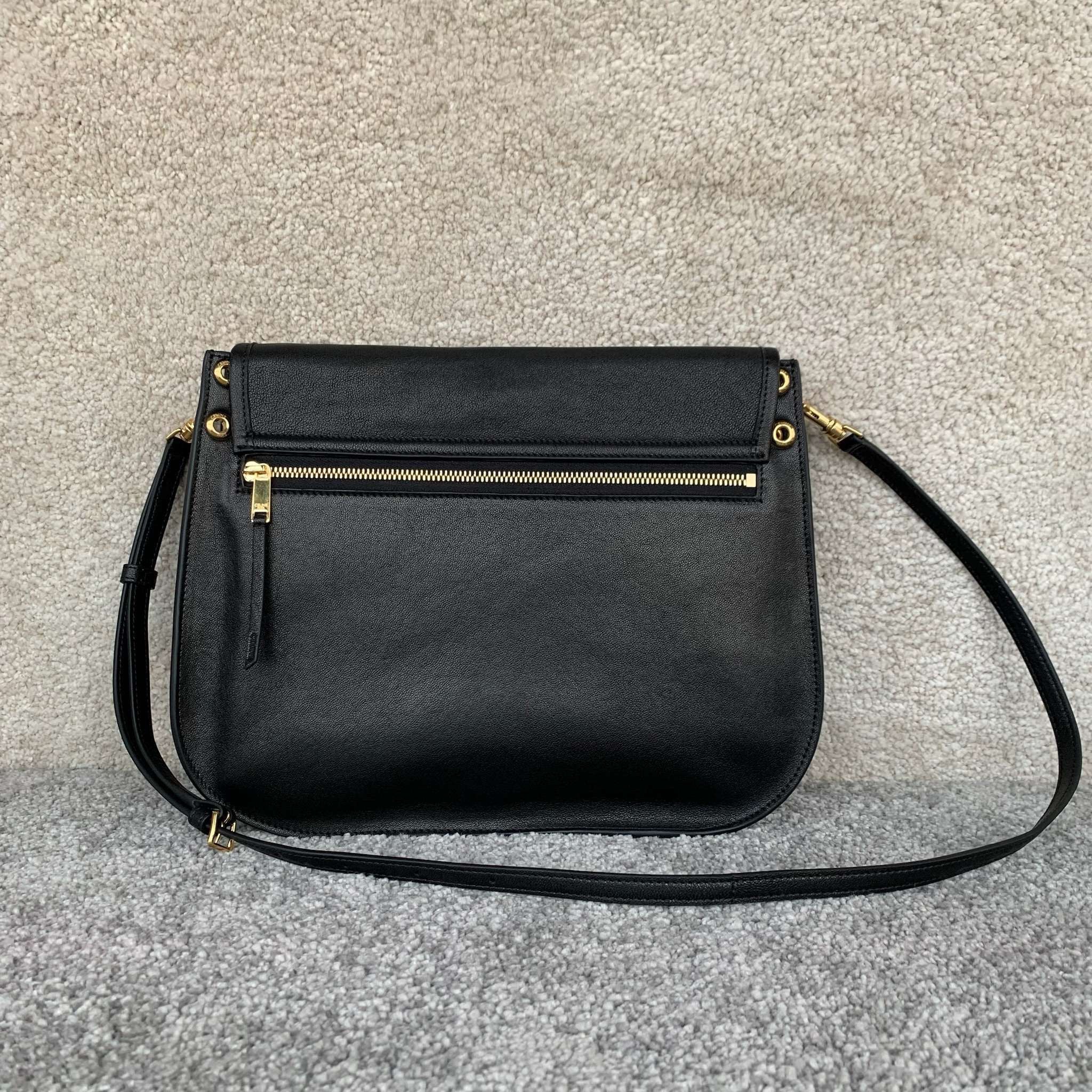 셀린느 소프트 트리옹프 베사체