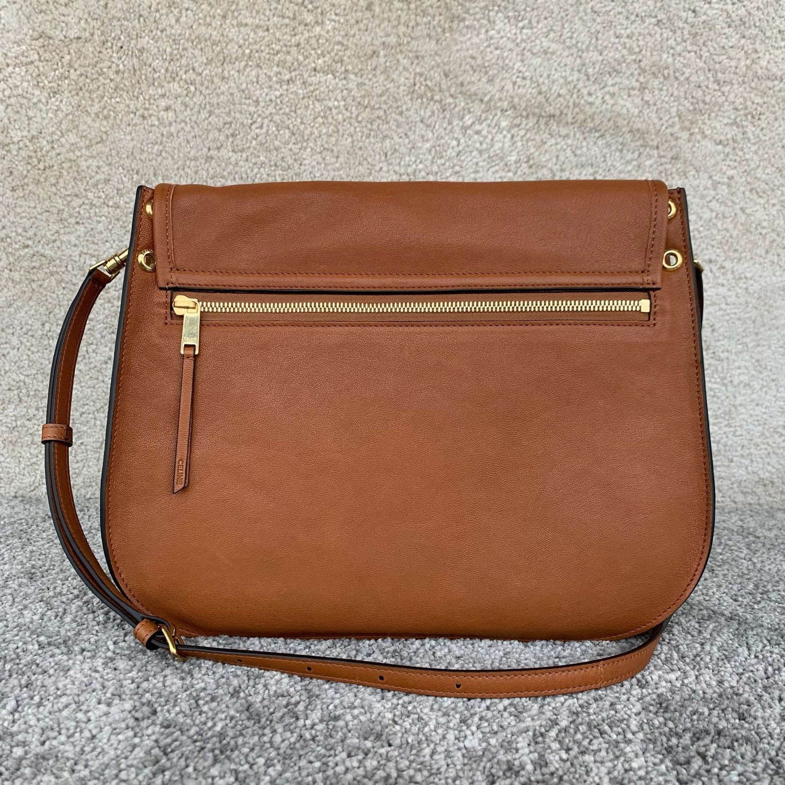 셀린느 소프트 트리옹프 베사체