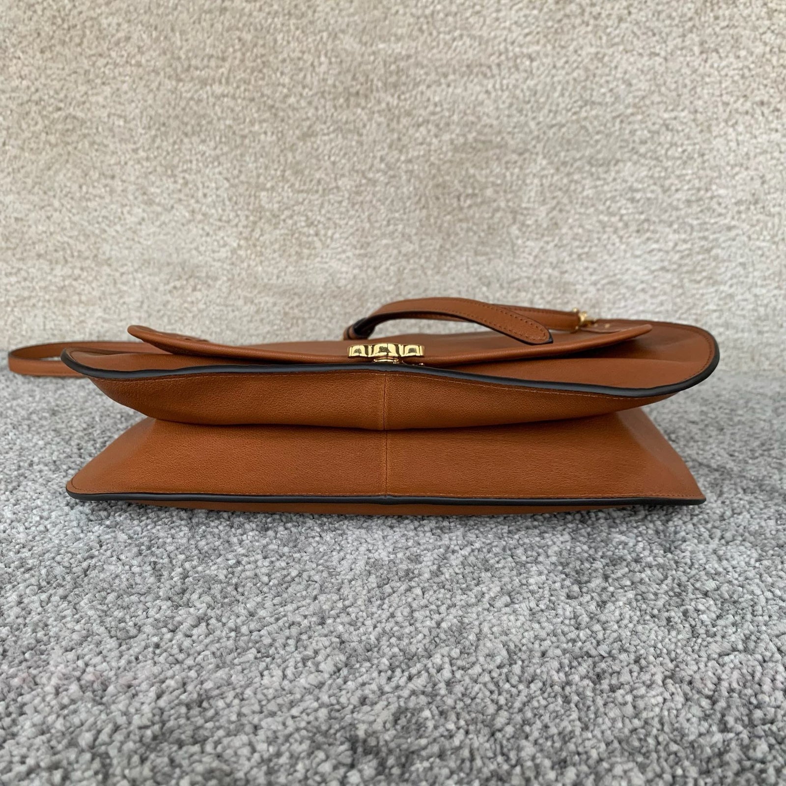 셀린느 소프트 트리옹프 베사체