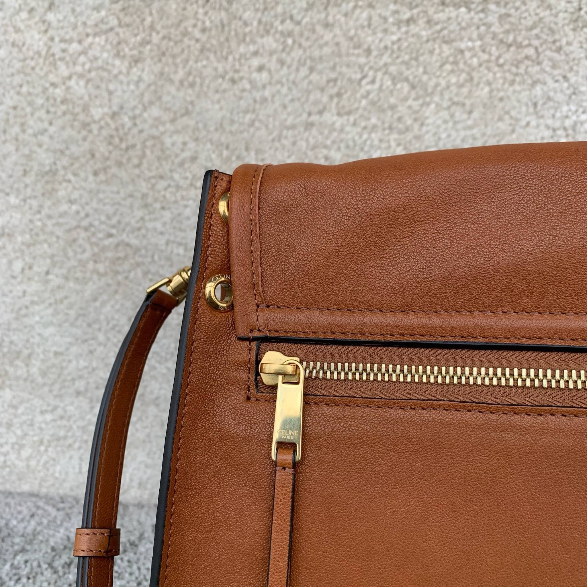 셀린느 소프트 트리옹프 베사체