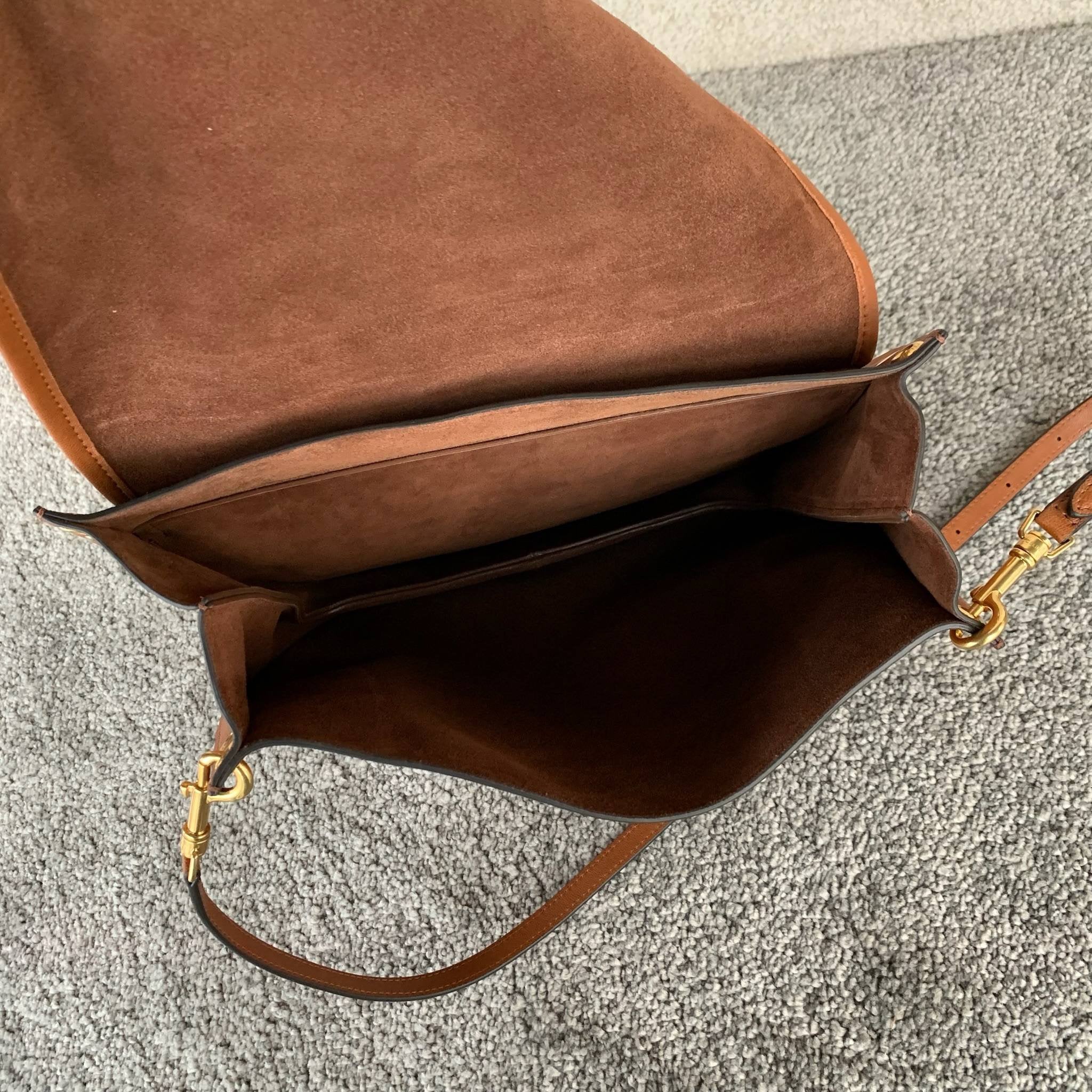 셀린느 소프트 트리옹프 베사체