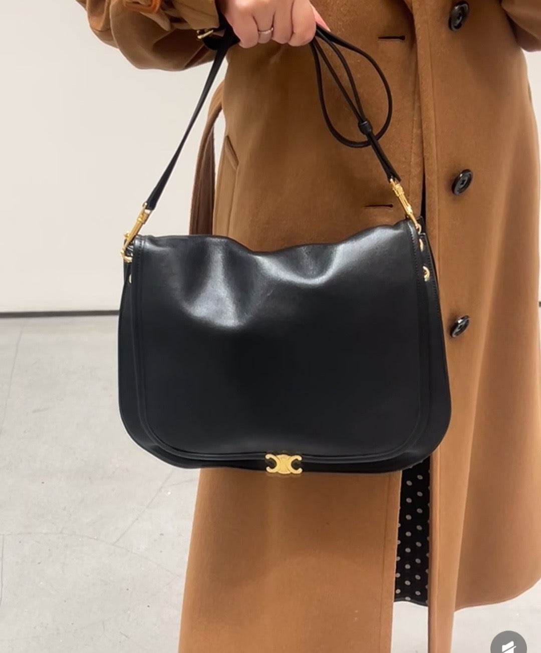 셀린느 소프트 트리옹프 베사체