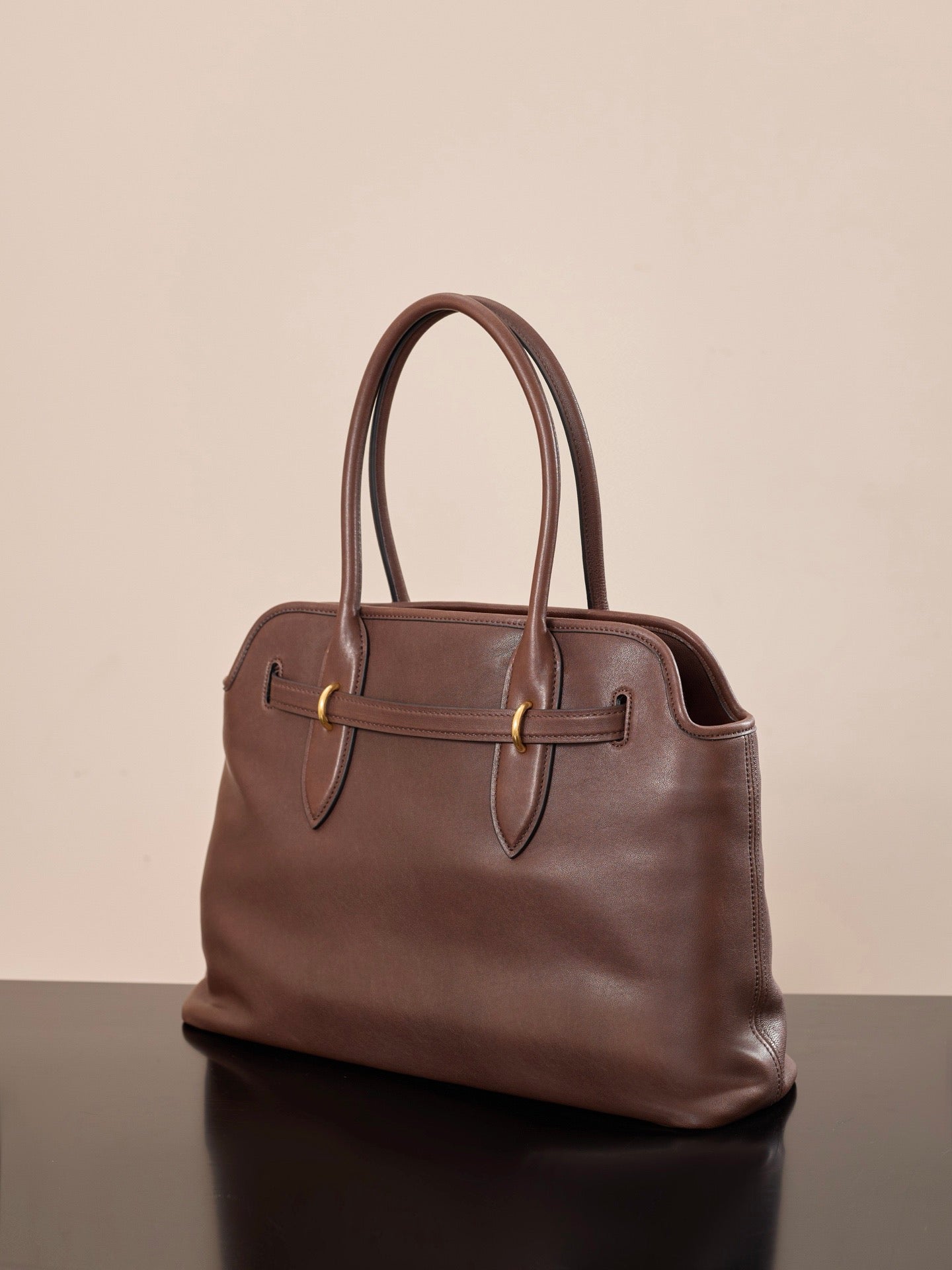 미우미우 아방뛰르 나파 가죽 탑 핸들 백 미디움