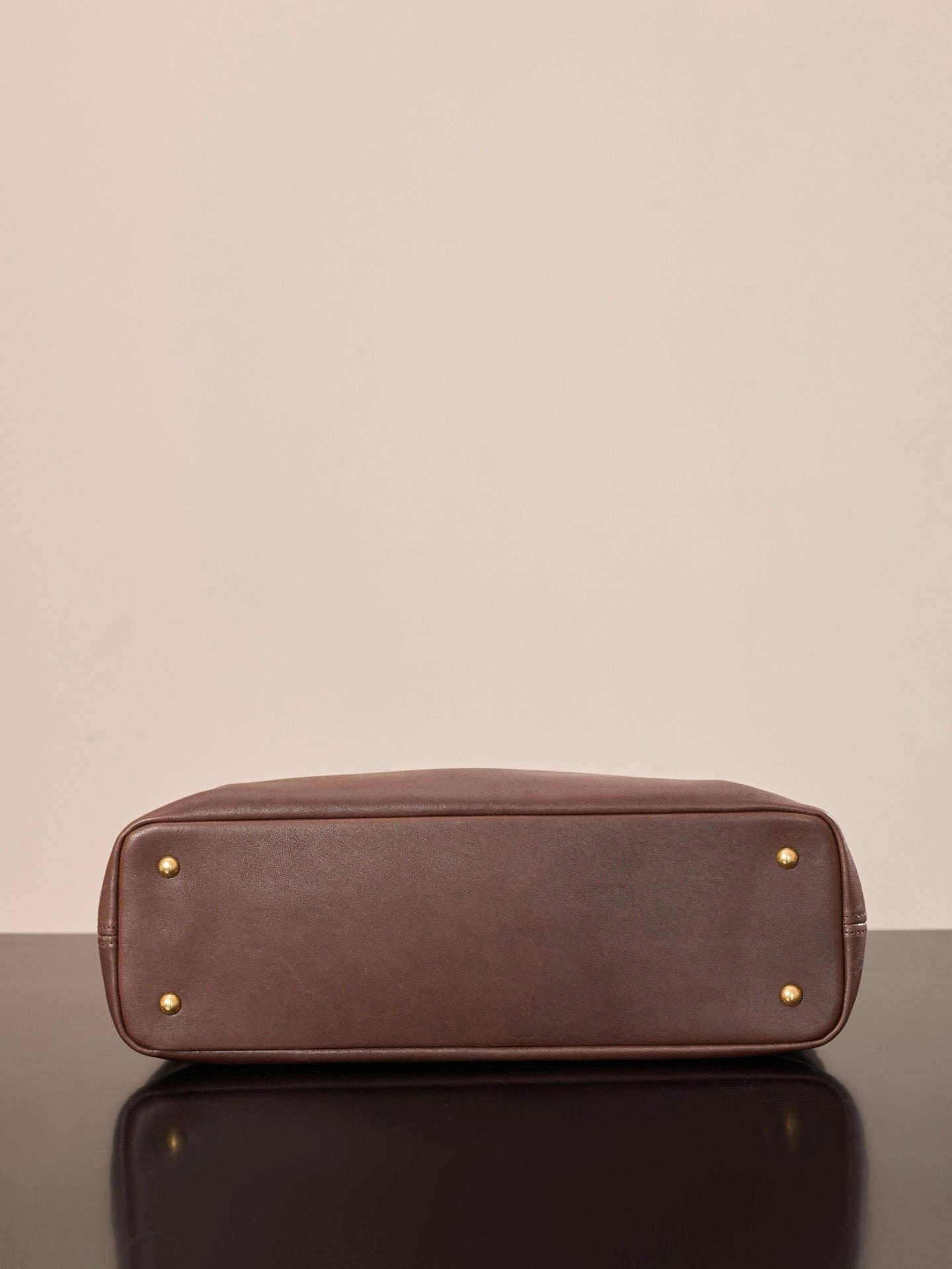 미우미우 아방뛰르 나파 가죽 탑 핸들 백 미디움