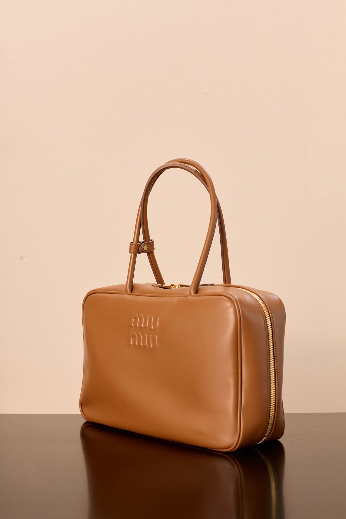 미우미우 가죽 보 백 라지