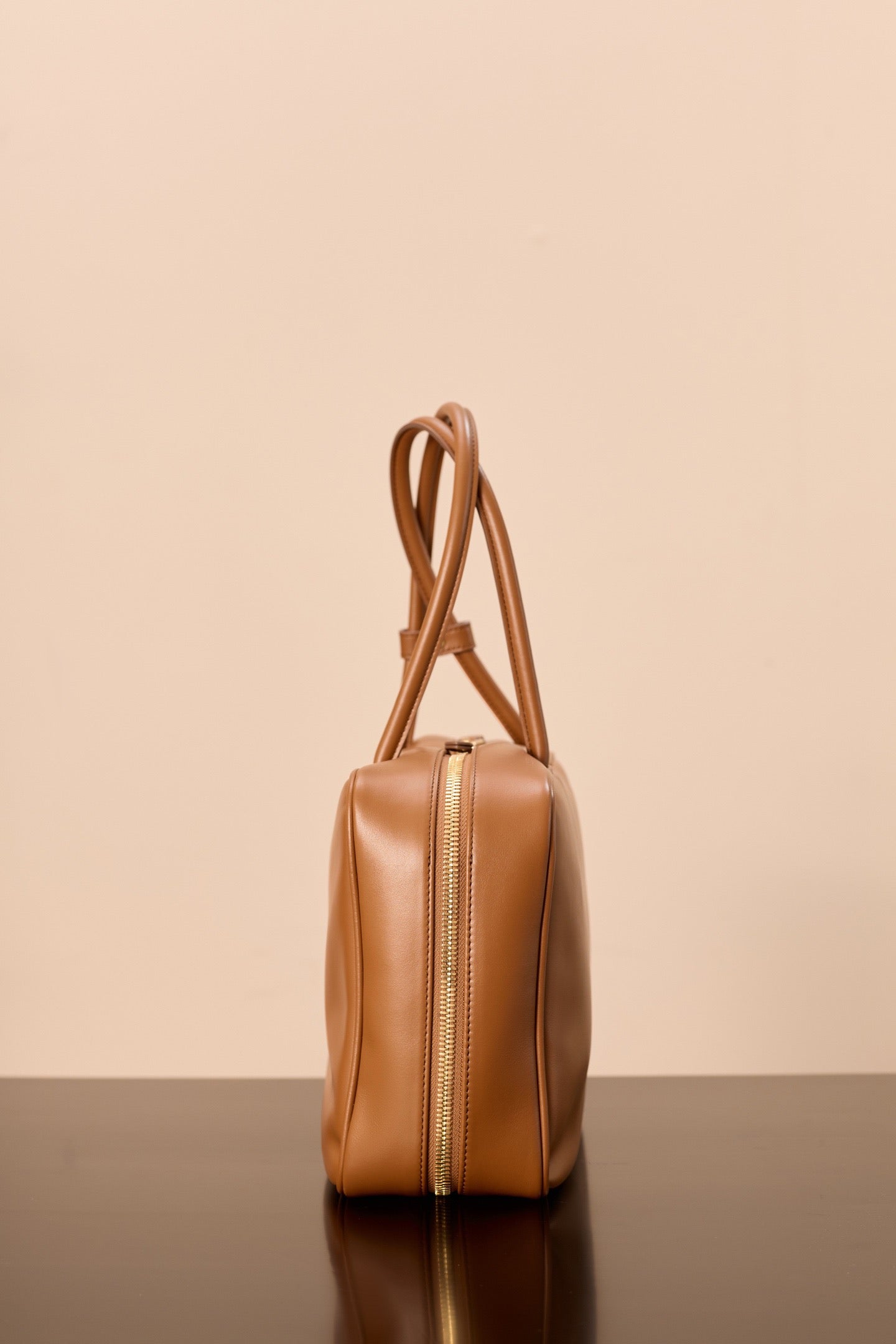 미우미우 가죽 보 백 라지