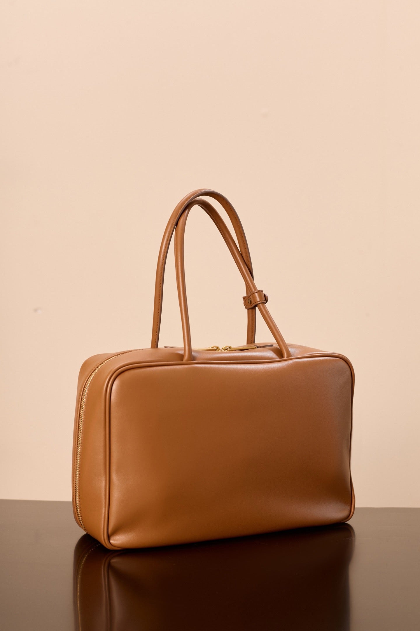 미우미우 가죽 보 백 라지