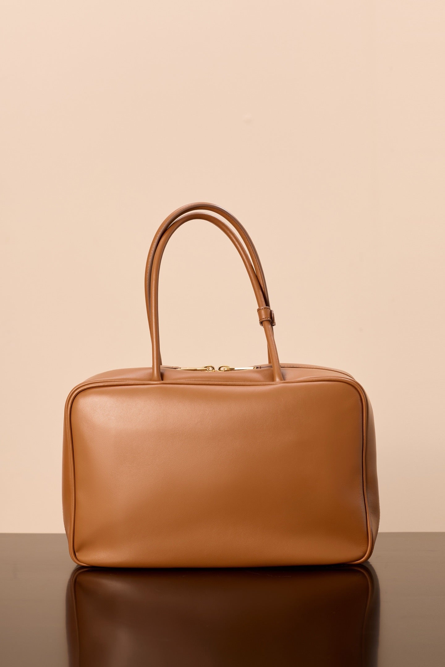 미우미우 가죽 보 백 라지