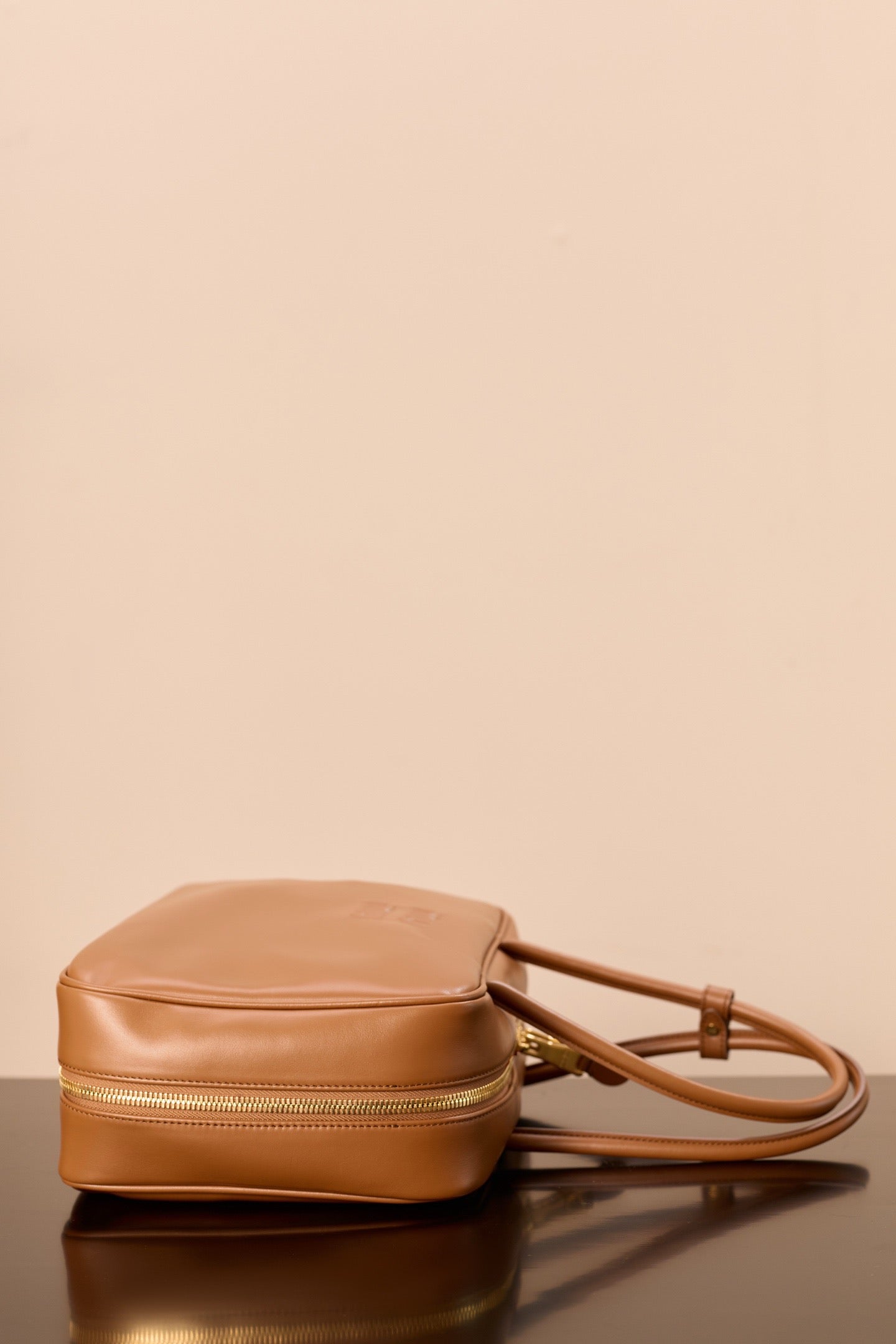 미우미우 가죽 보 백 라지