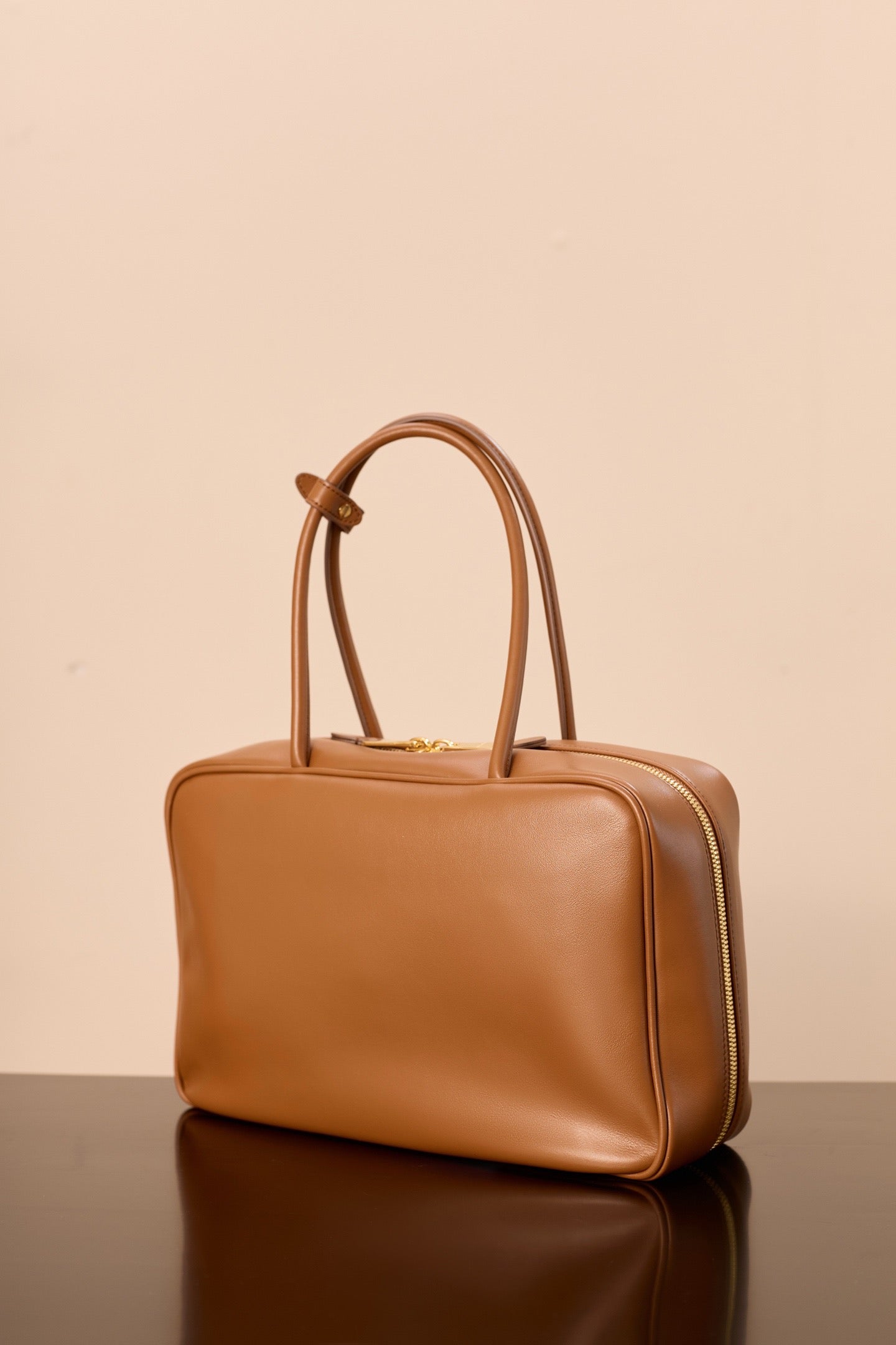 미우미우 가죽 보 백 라지