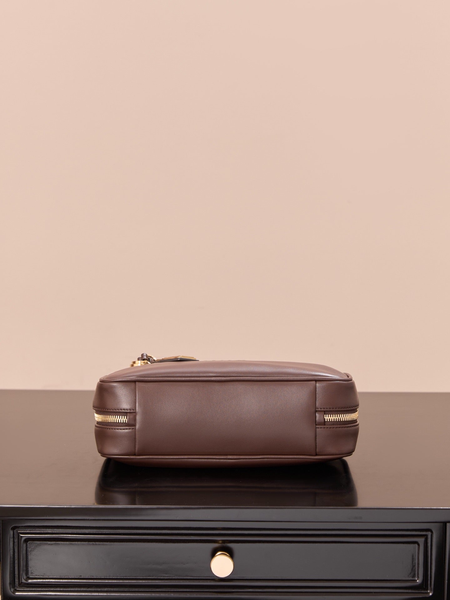 미우미우 가죽 보 백 스몰 (다크 브라운)