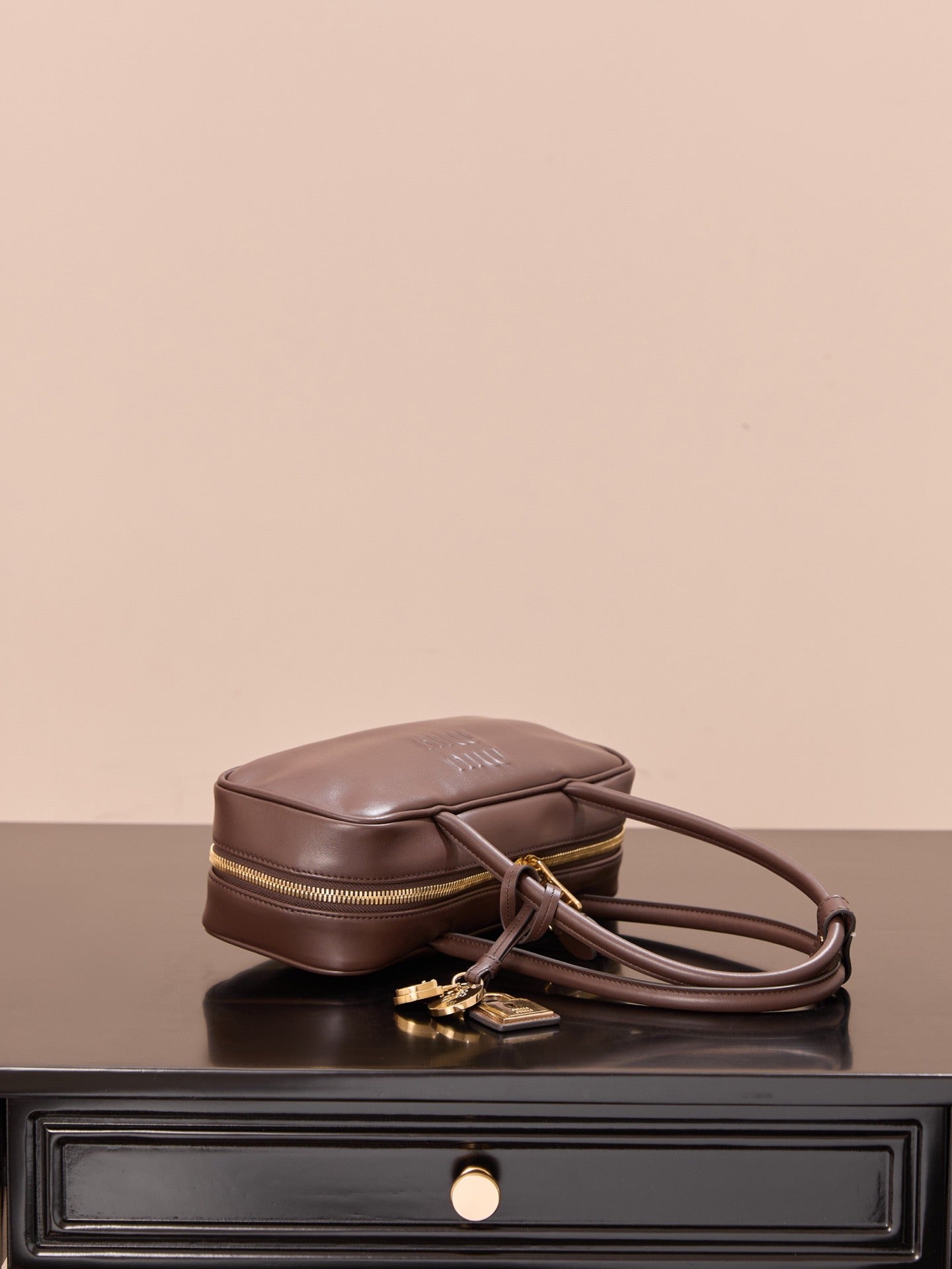 미우미우 가죽 보 백 스몰 (다크 브라운)