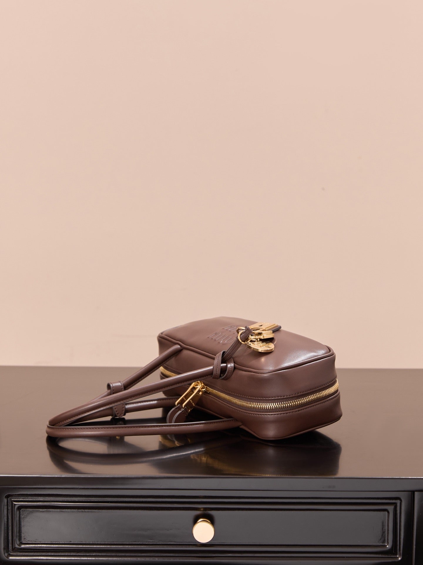 미우미우 가죽 보 백 스몰 (다크 브라운)