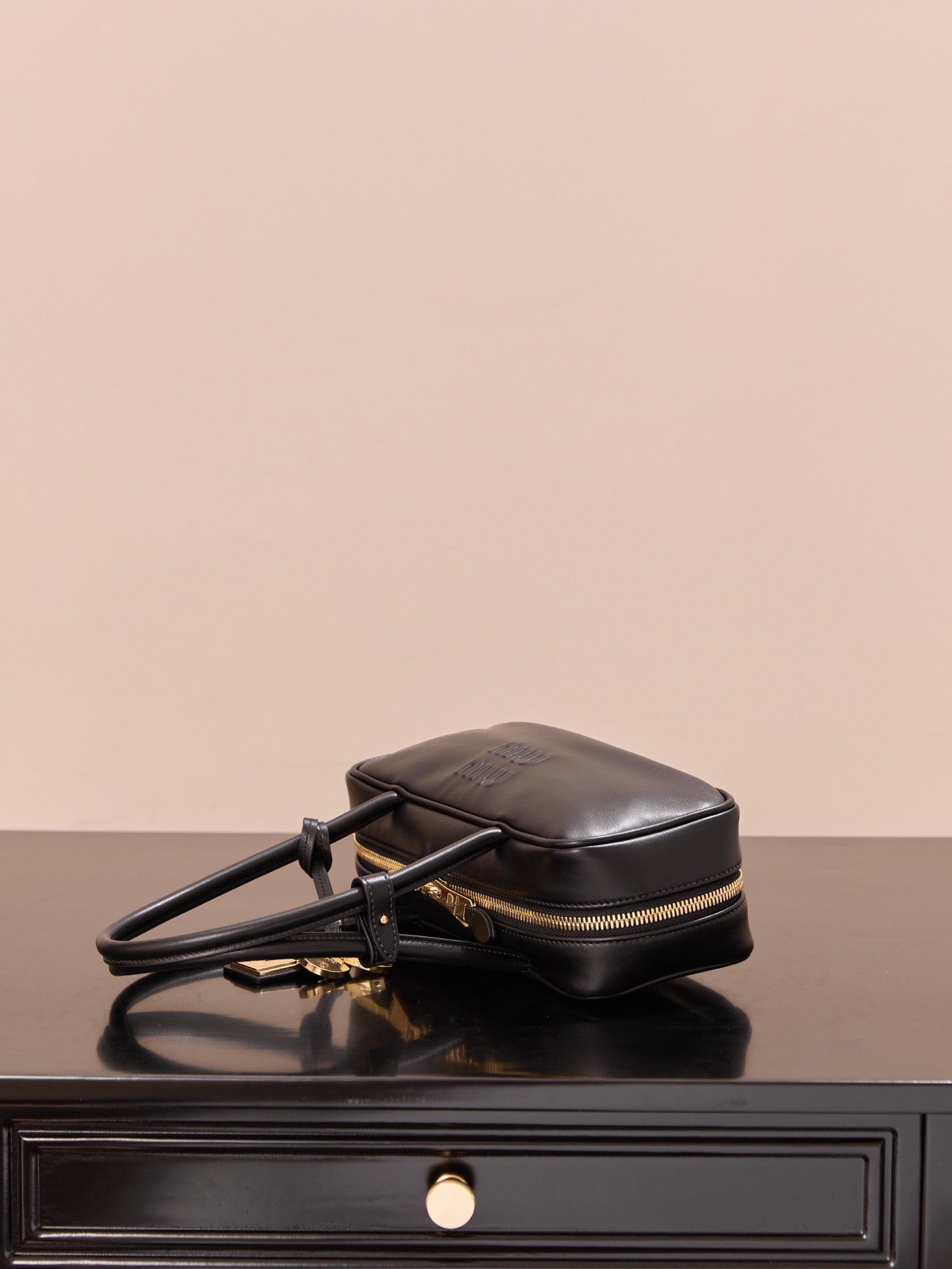 미우미우 가죽 보 백 스몰