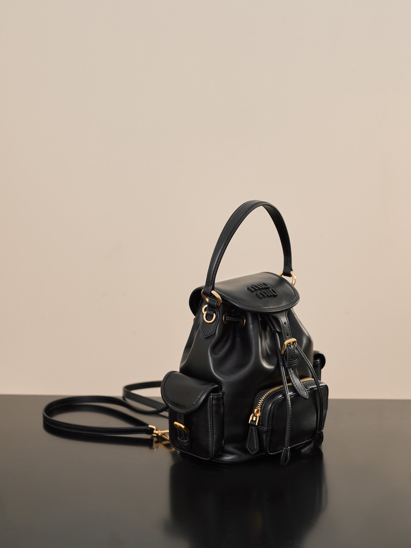 미우미우 가죽 백팩