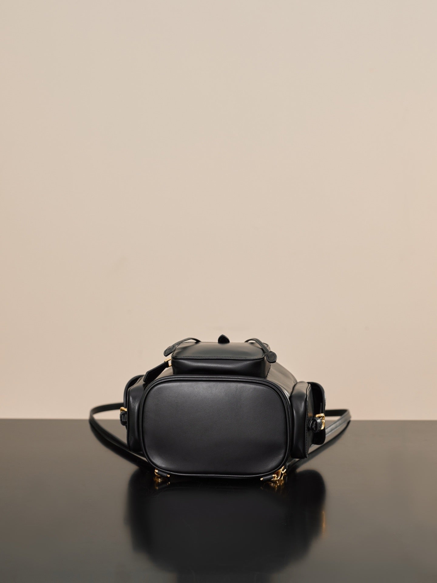 미우미우 가죽 백팩