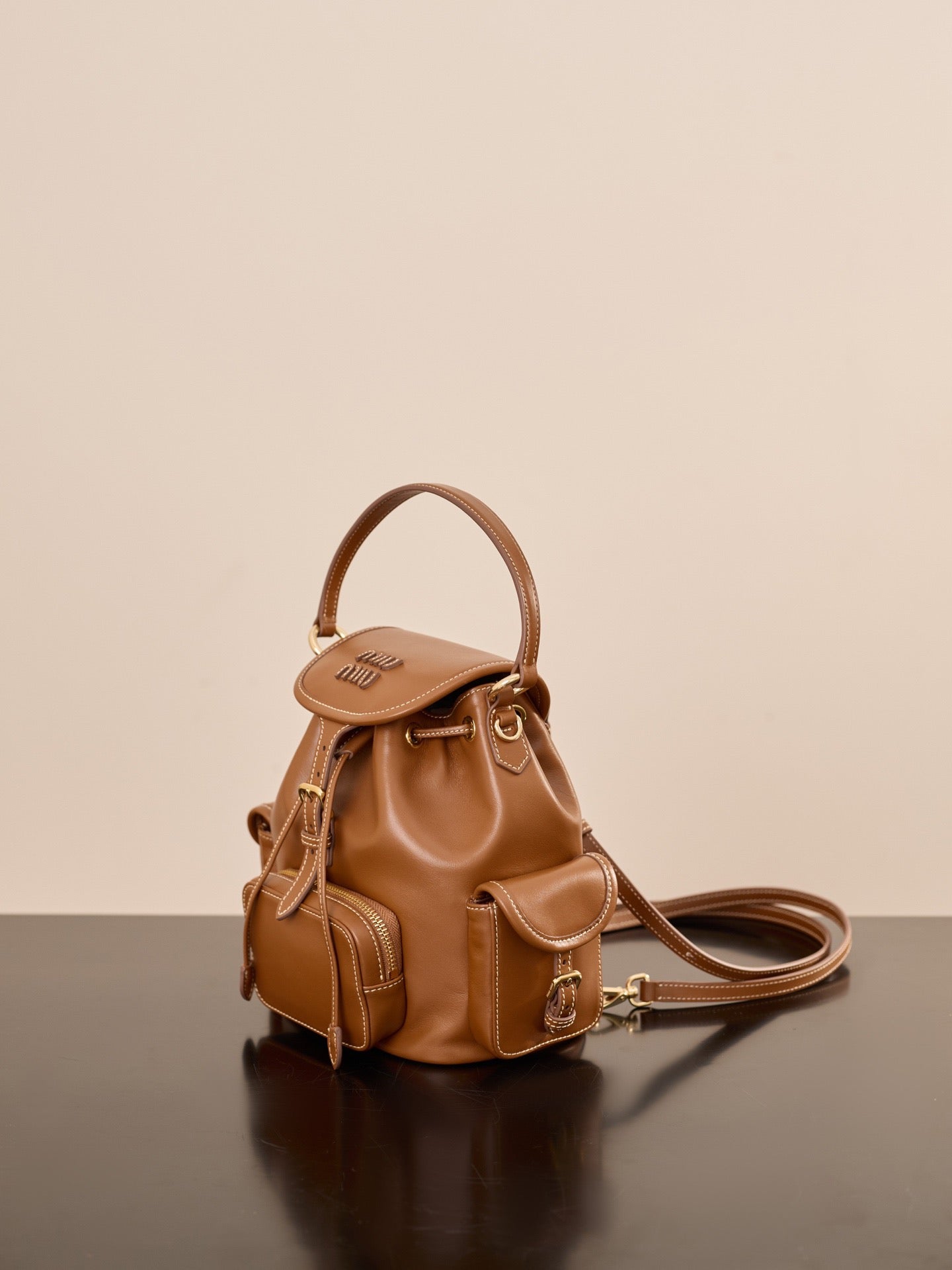 미우미우 가죽 백팩