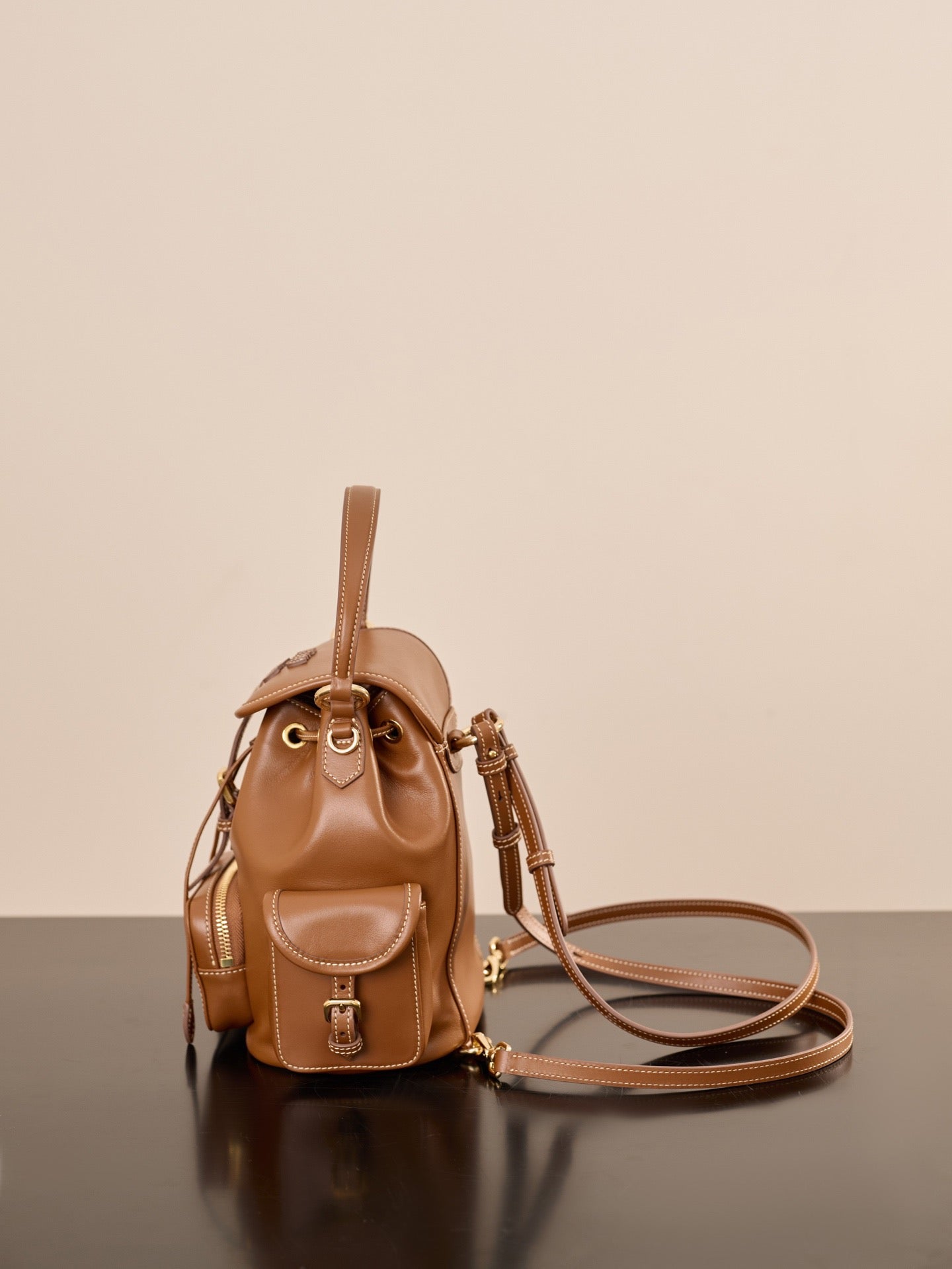 미우미우 가죽 백팩