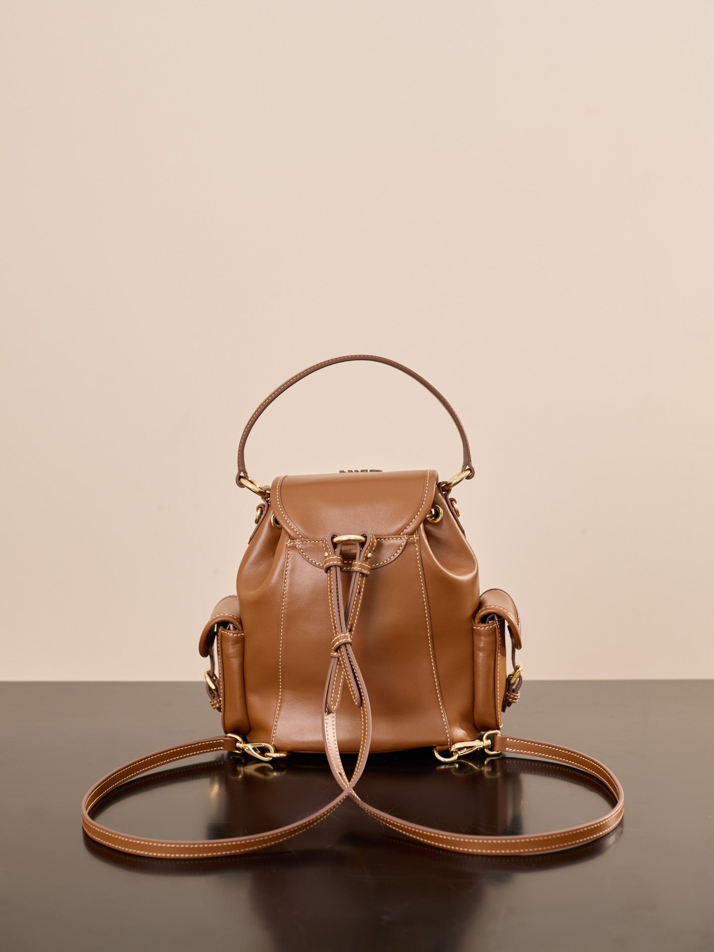 미우미우 가죽 백팩