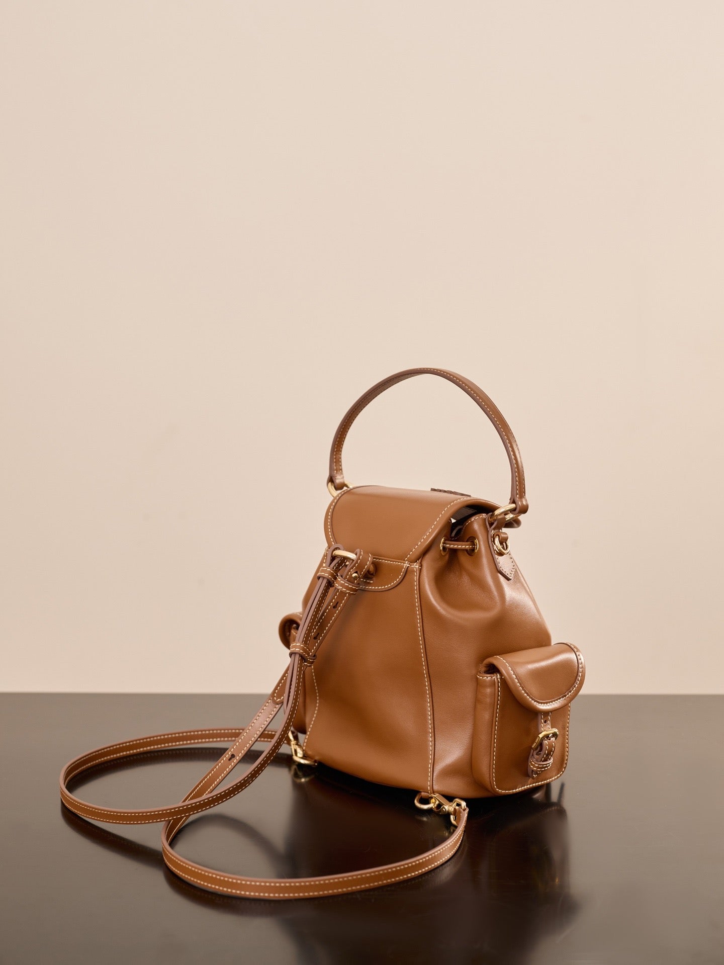 미우미우 가죽 백팩