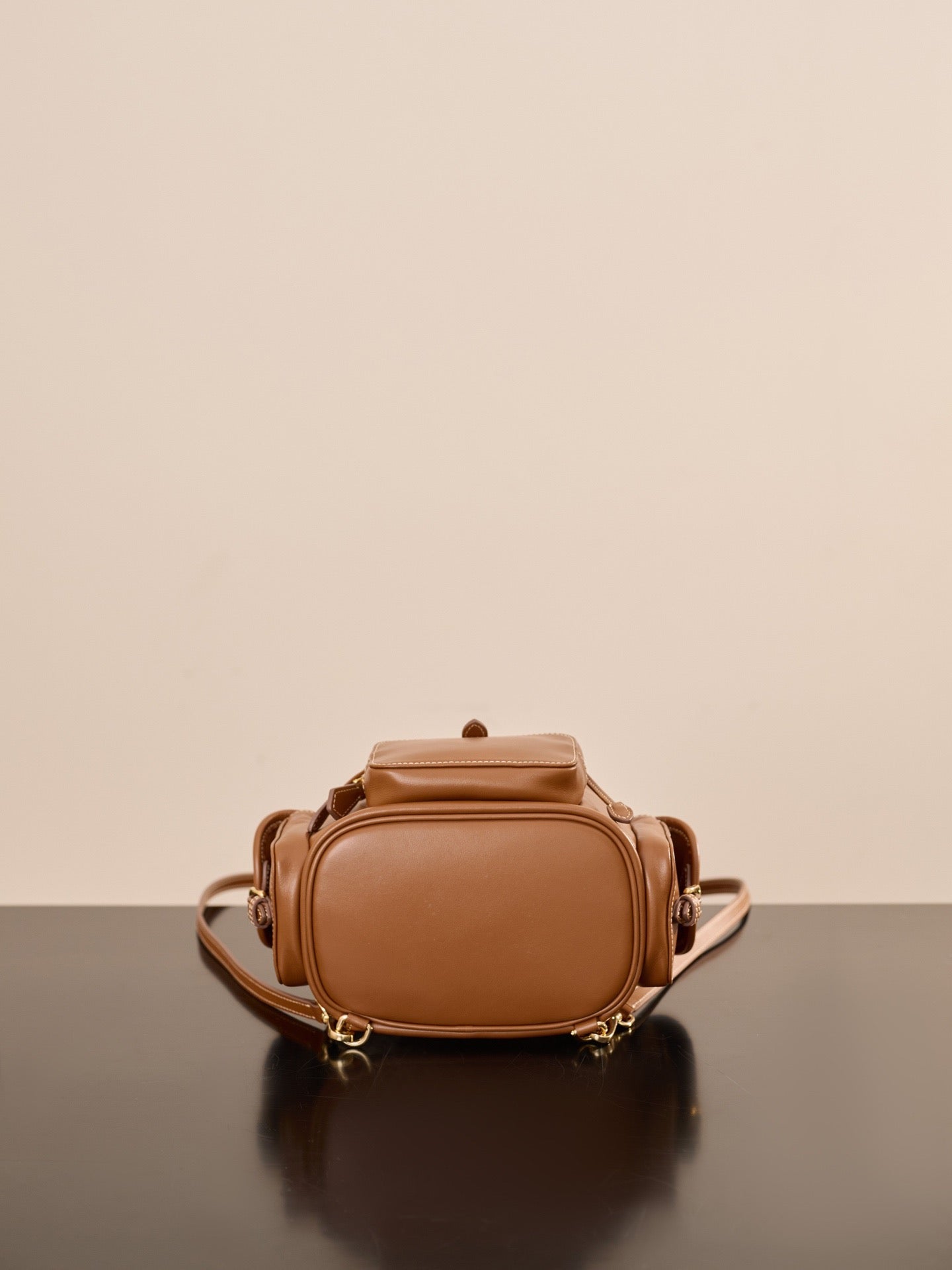 미우미우 가죽 백팩