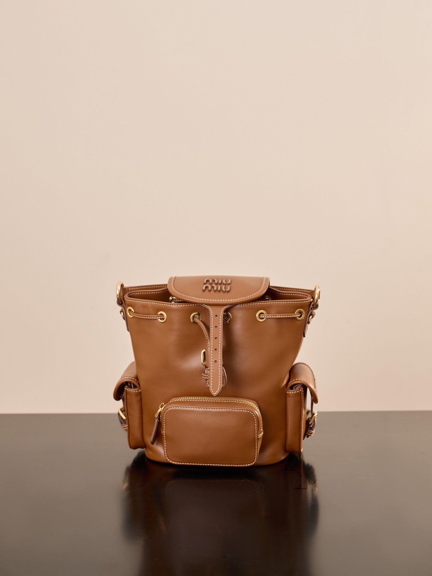 미우미우 가죽 백팩