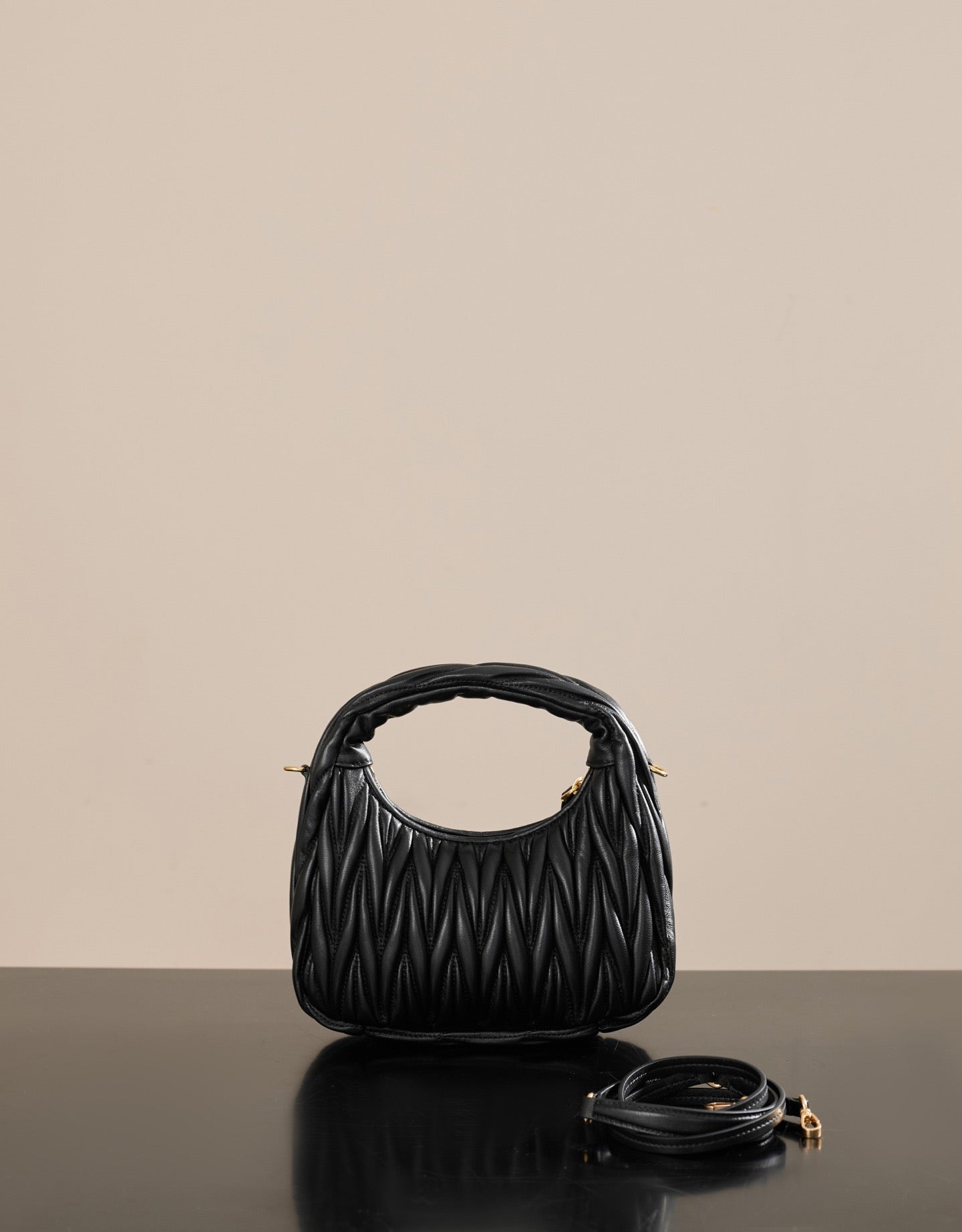 미우미우 완더 호보백 스몰