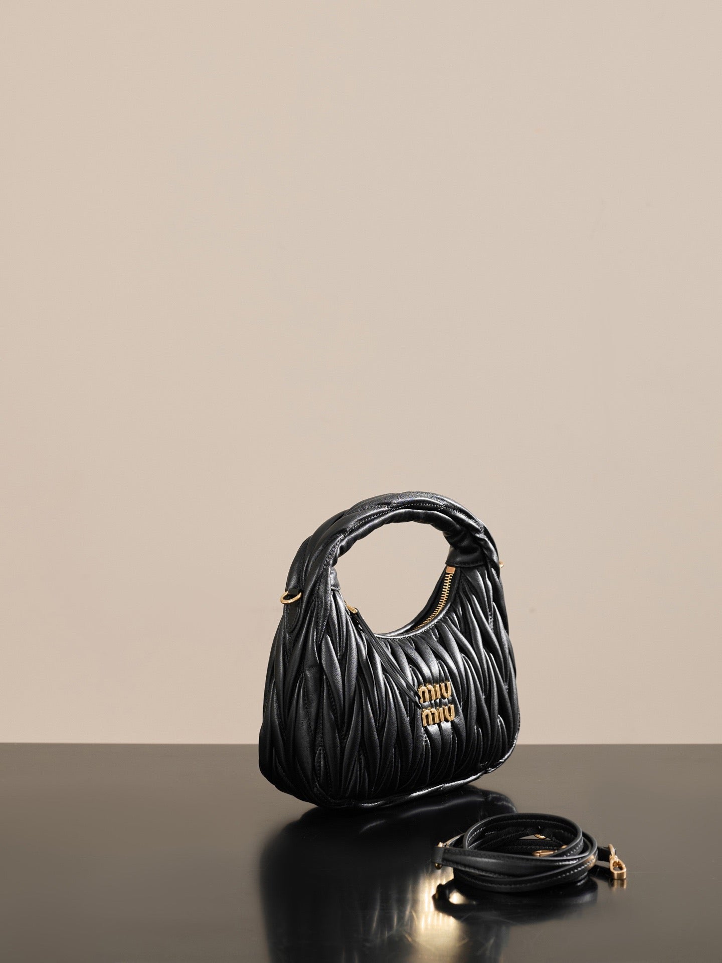 미우미우 완더 호보백 스몰