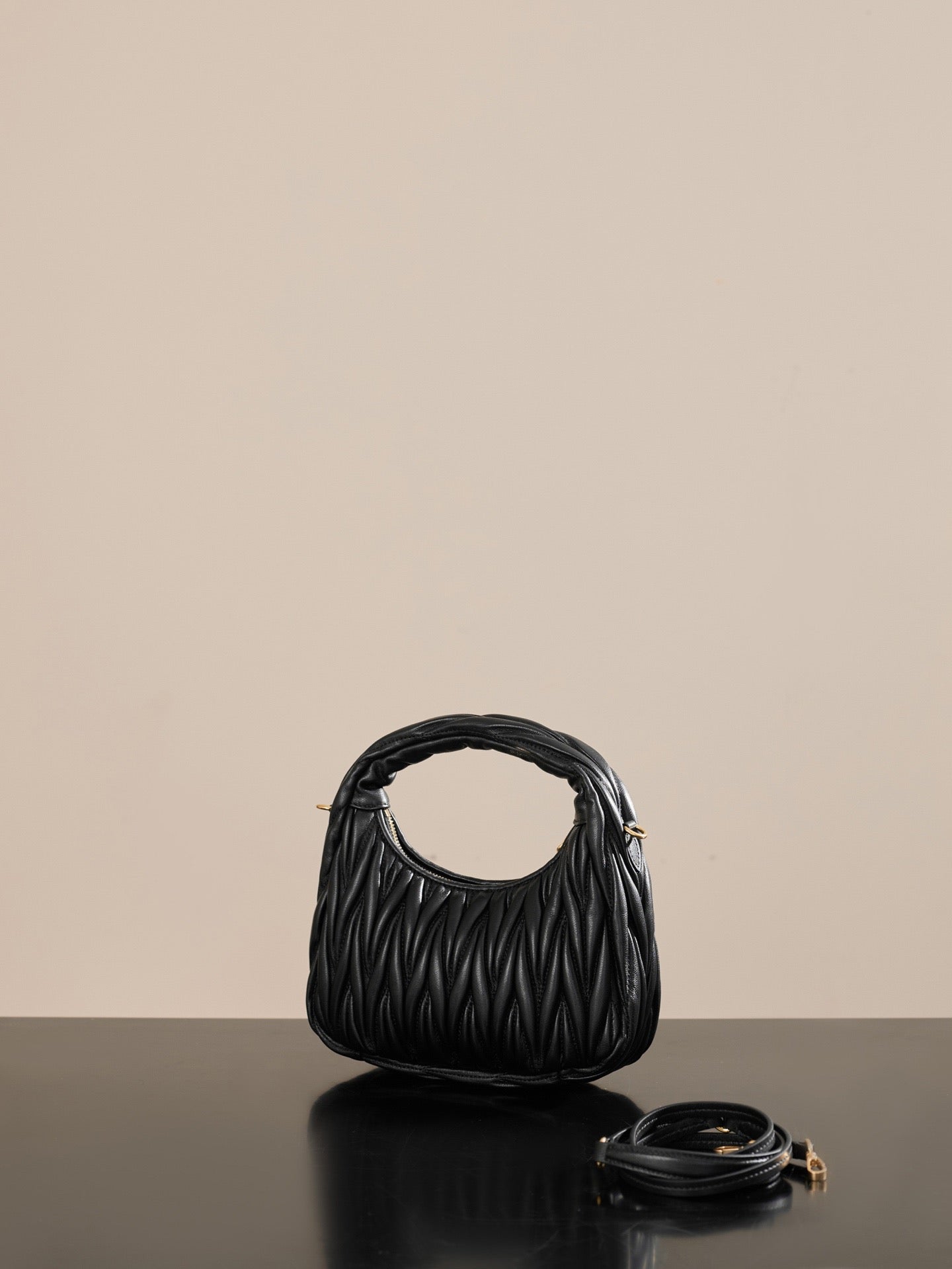 미우미우 완더 호보백 스몰