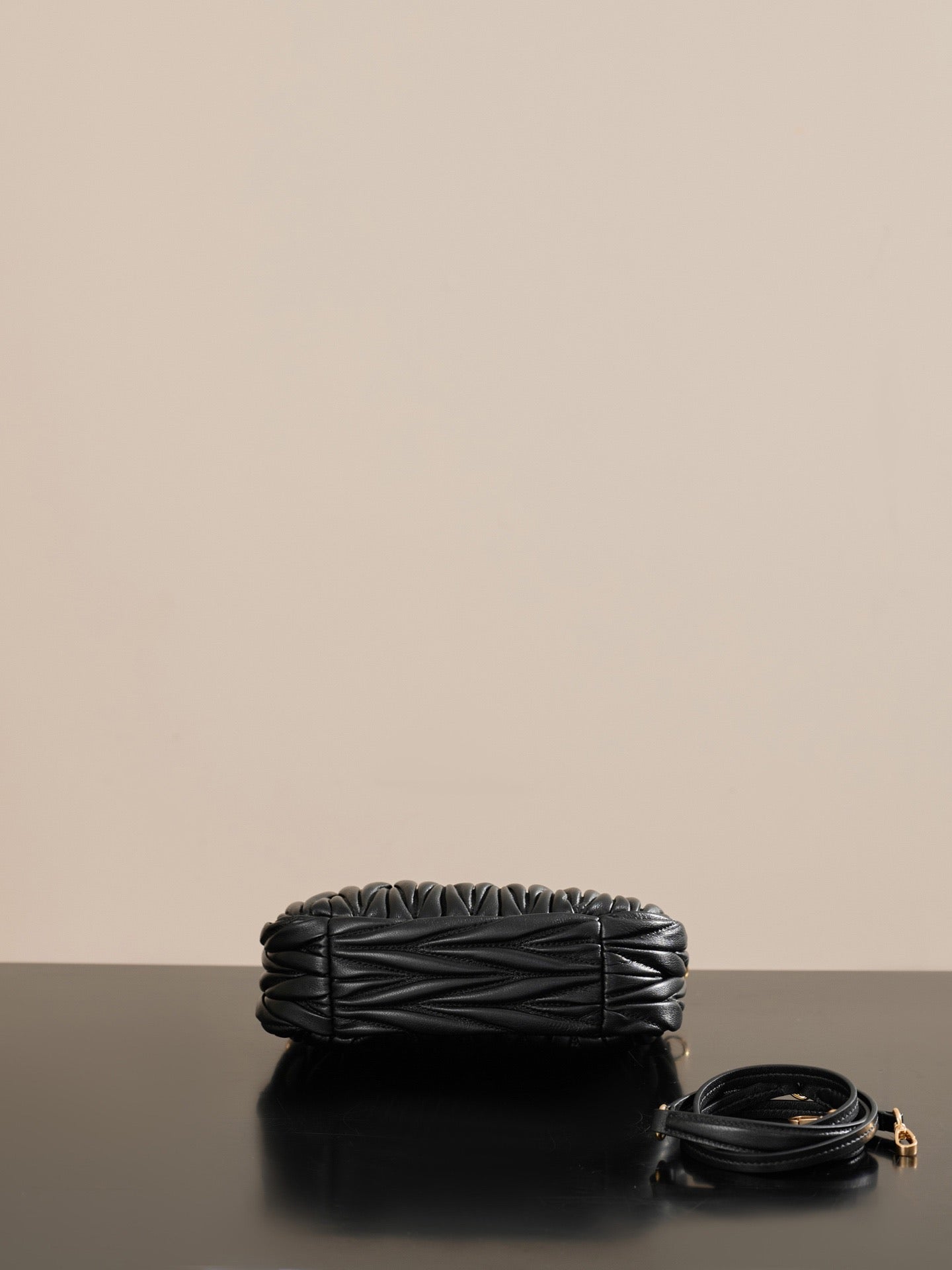 미우미우 완더 호보백 스몰