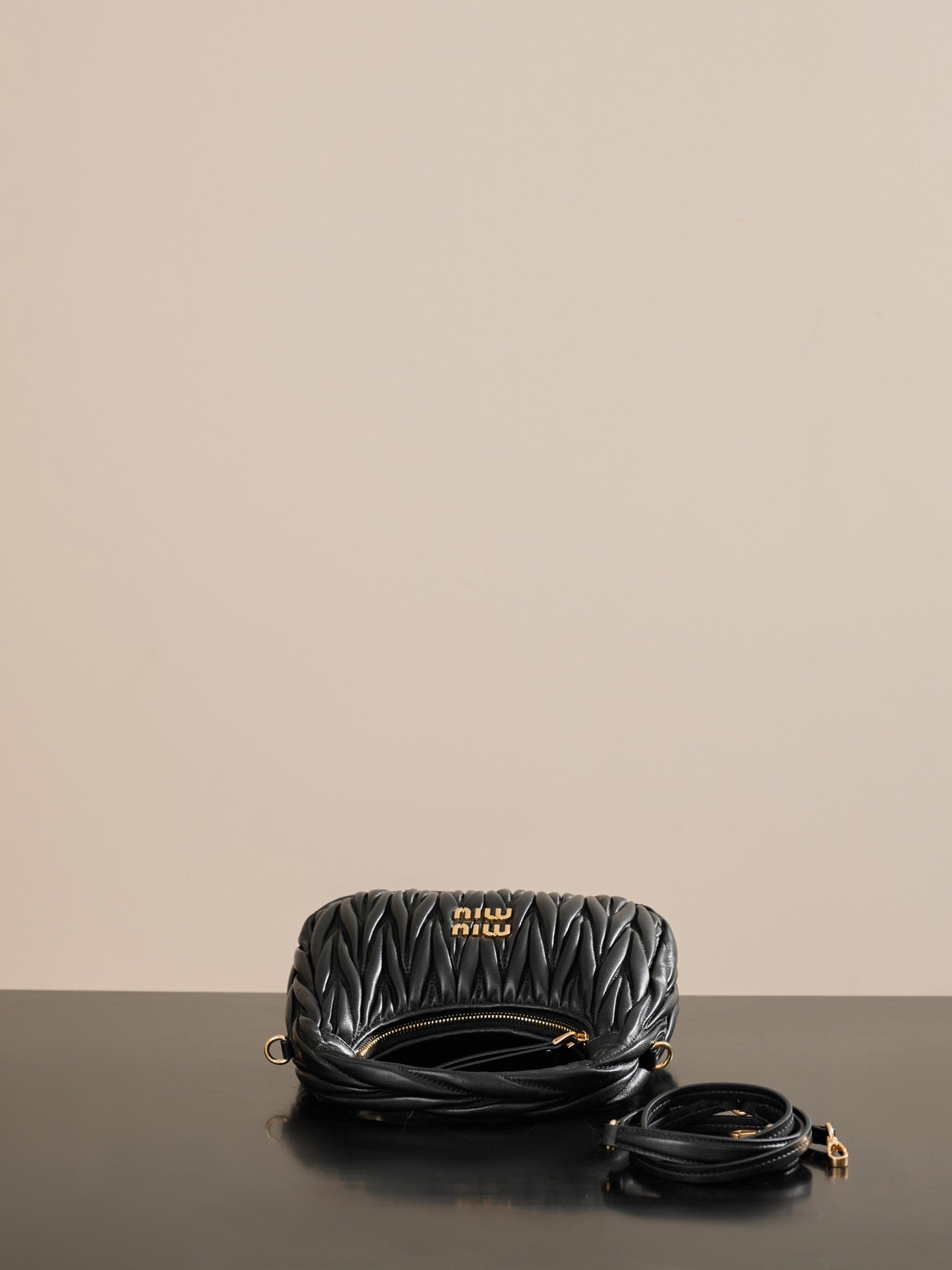 미우미우 완더 호보백 스몰