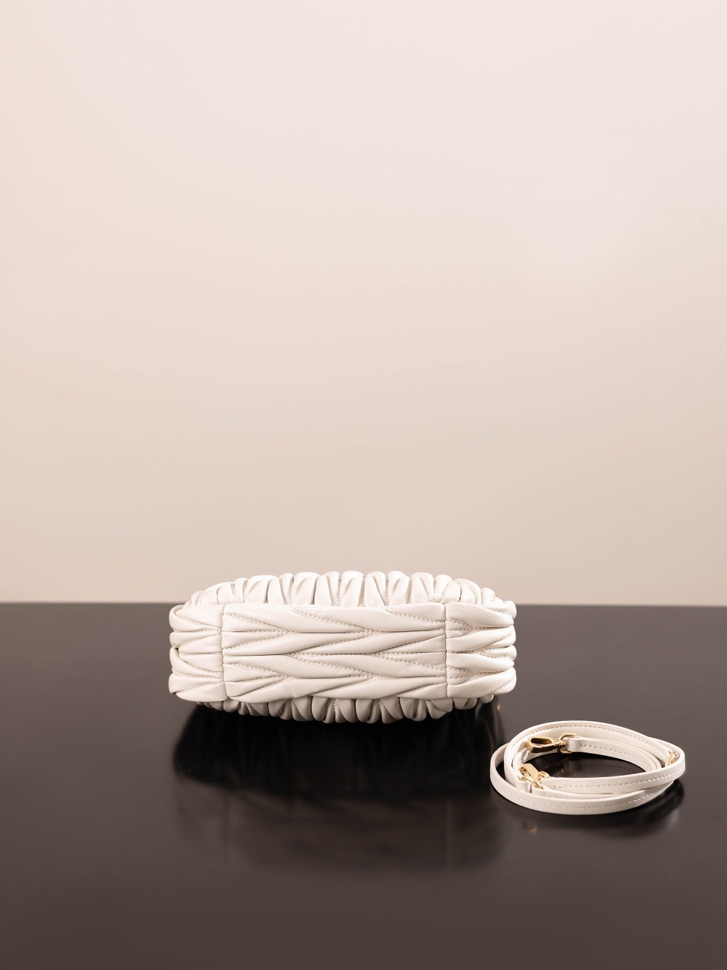 미우미우 완더 호보백 스몰