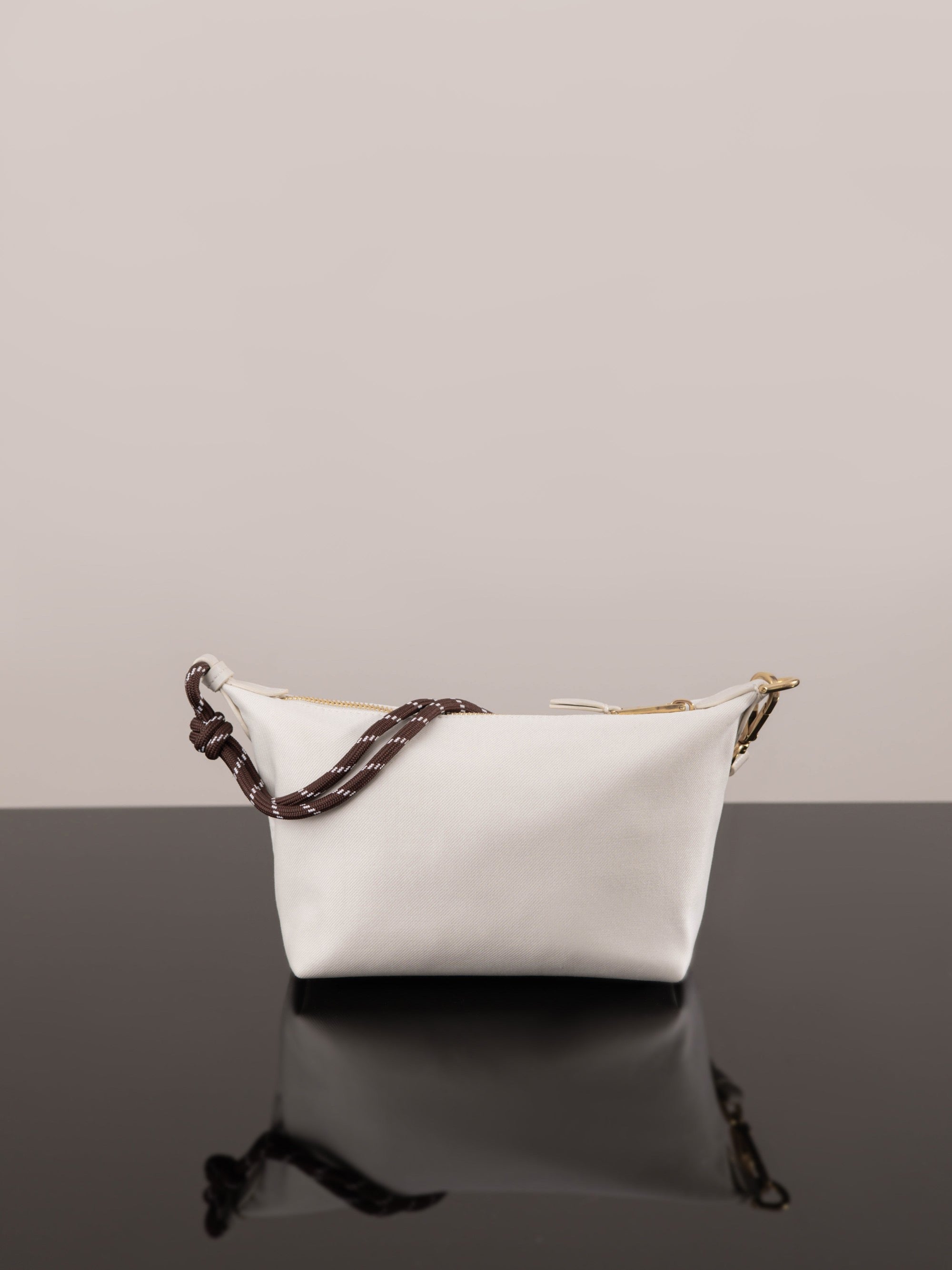 미우미우 개버딘 파우치