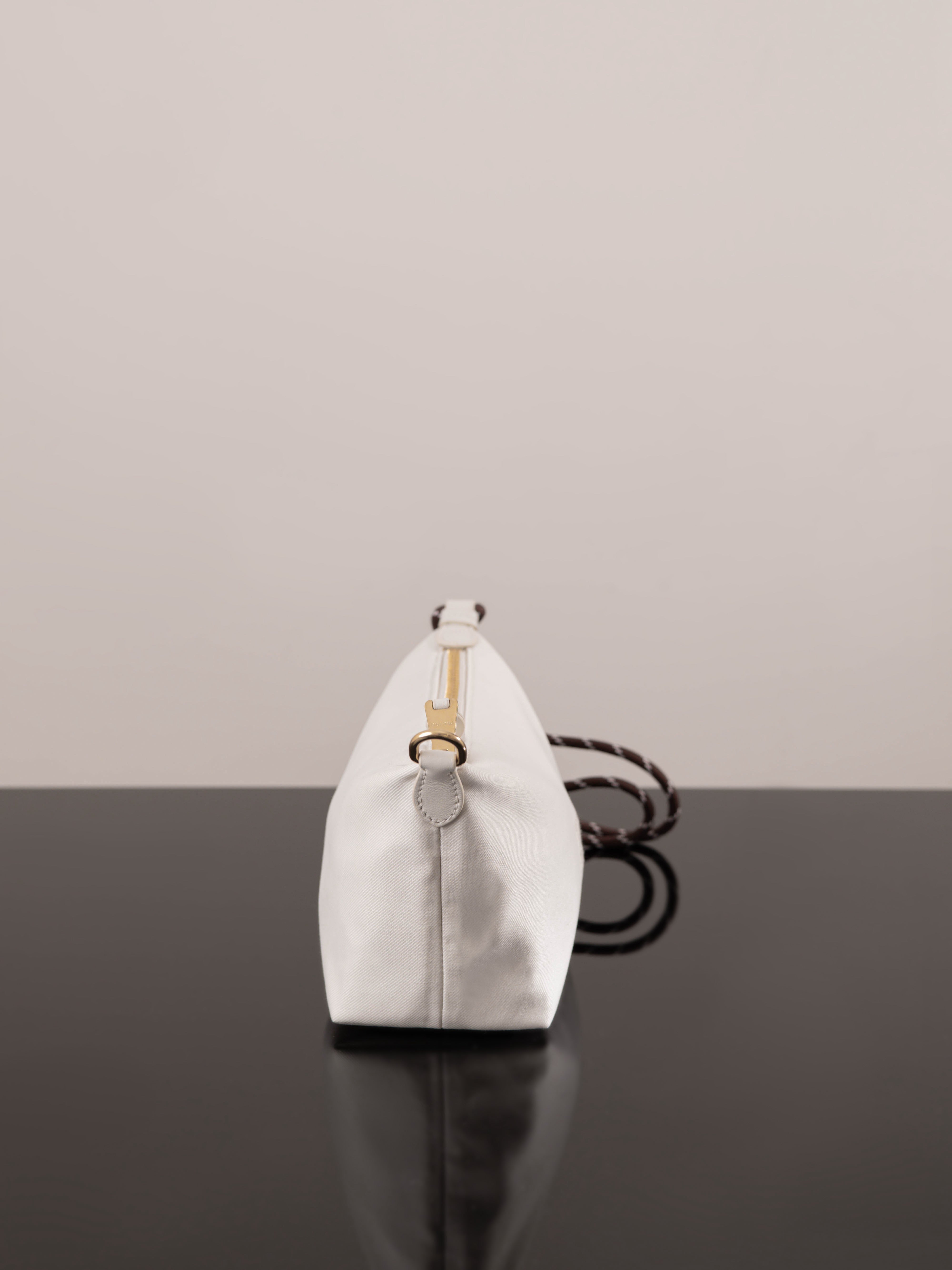 미우미우 개버딘 파우치