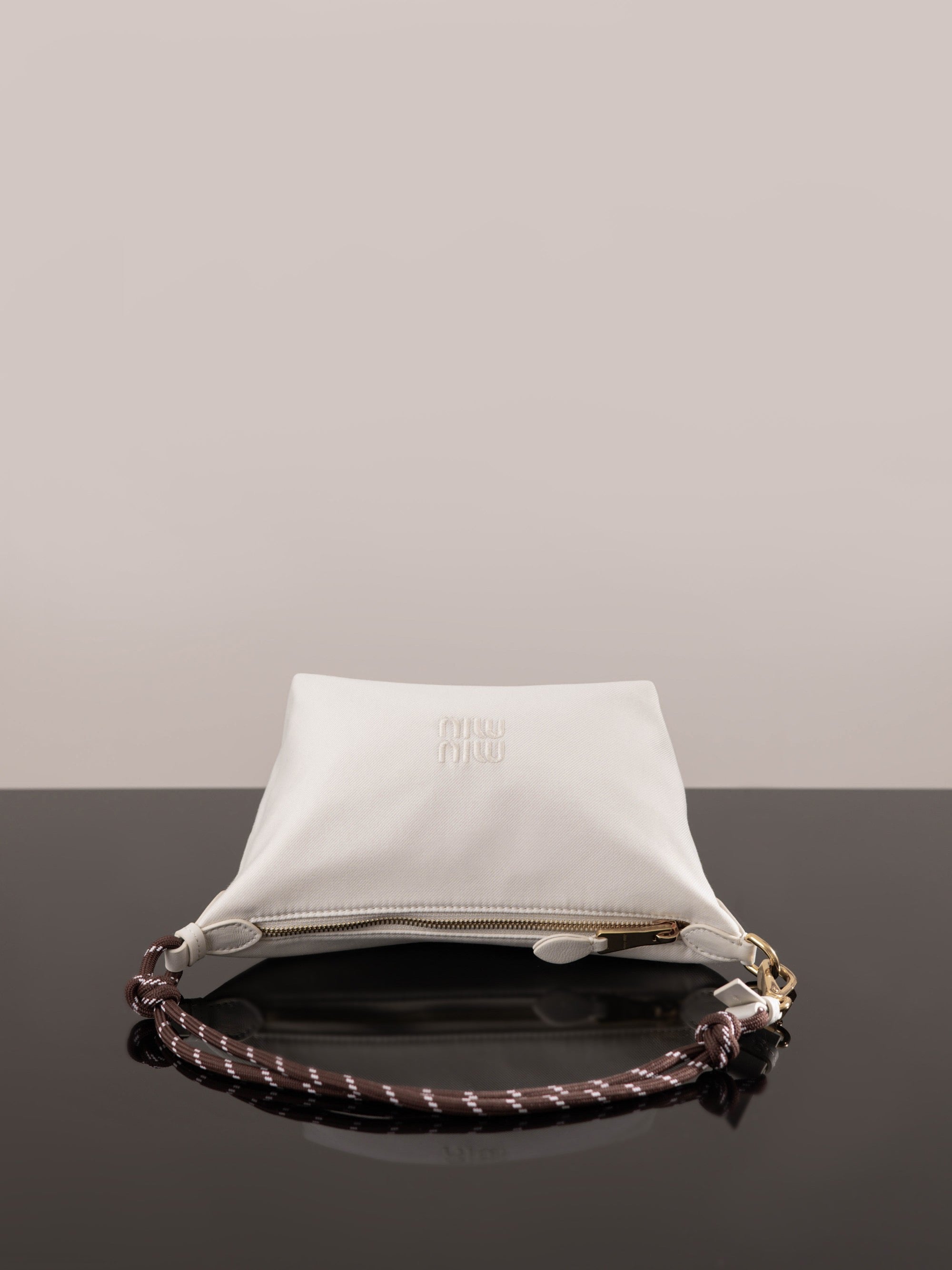 미우미우 개버딘 파우치