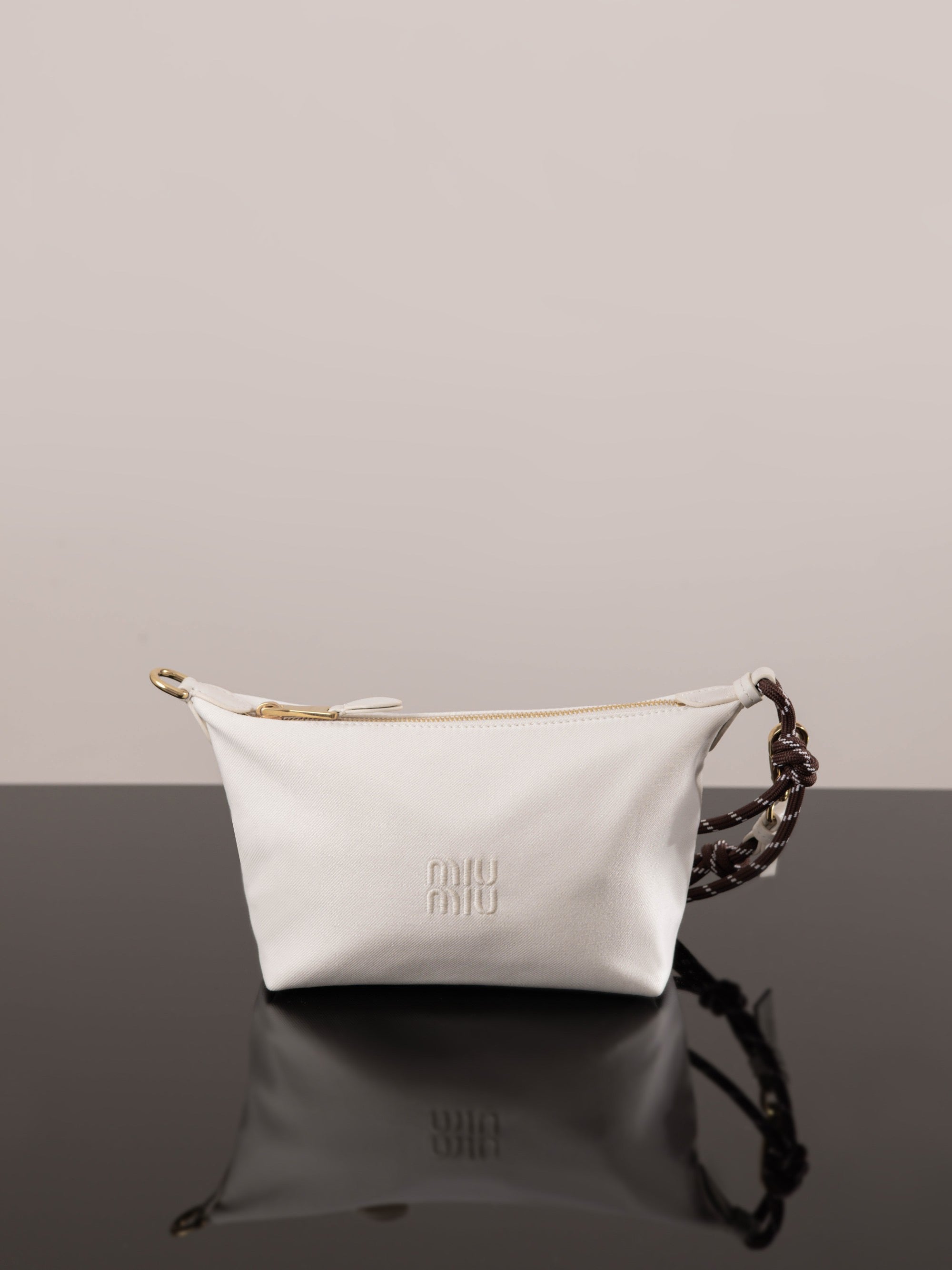 미우미우 개버딘 파우치