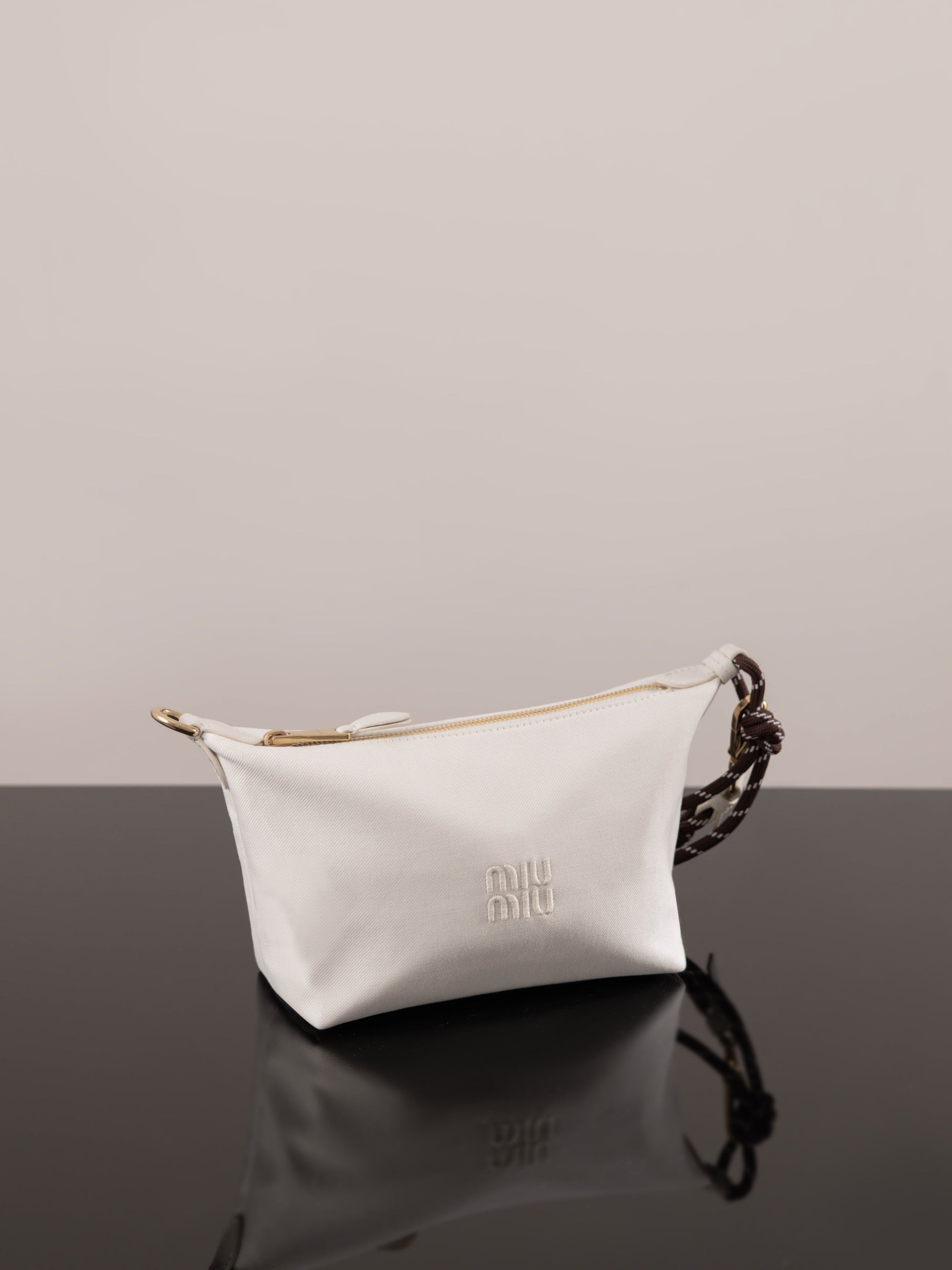 미우미우 개버딘 파우치