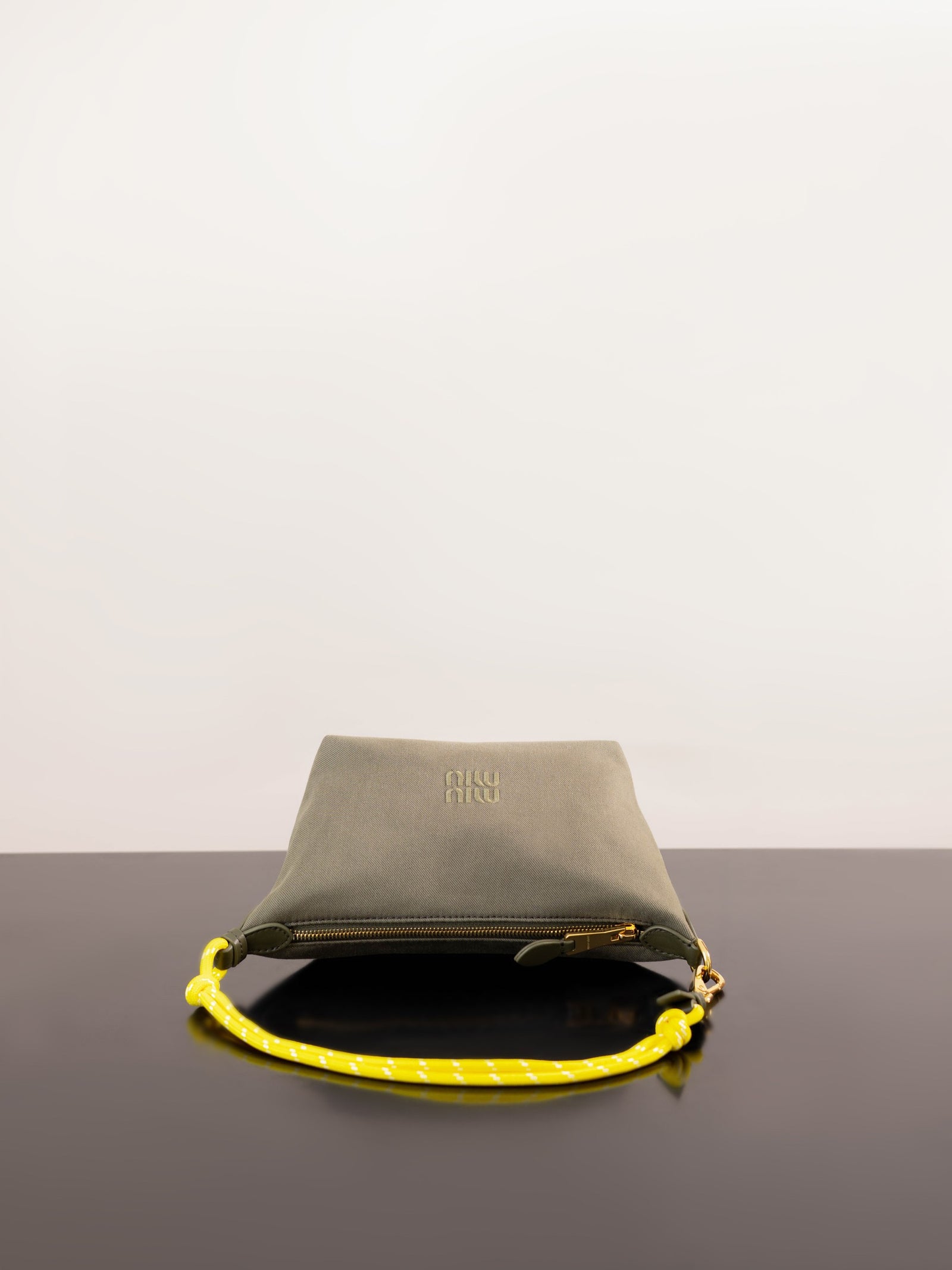 미우미우 개버딘 파우치