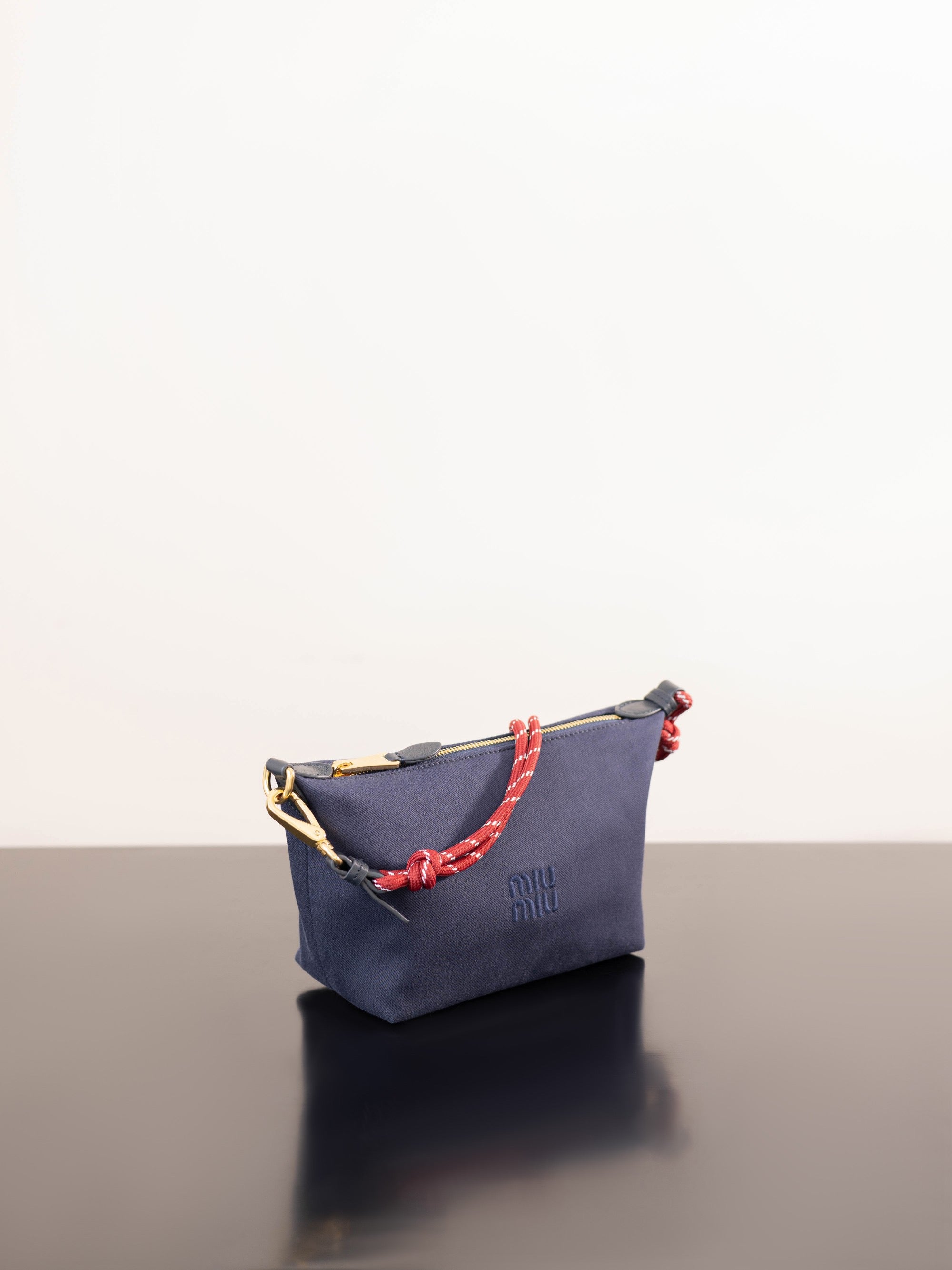 미우미우 개버딘 파우치