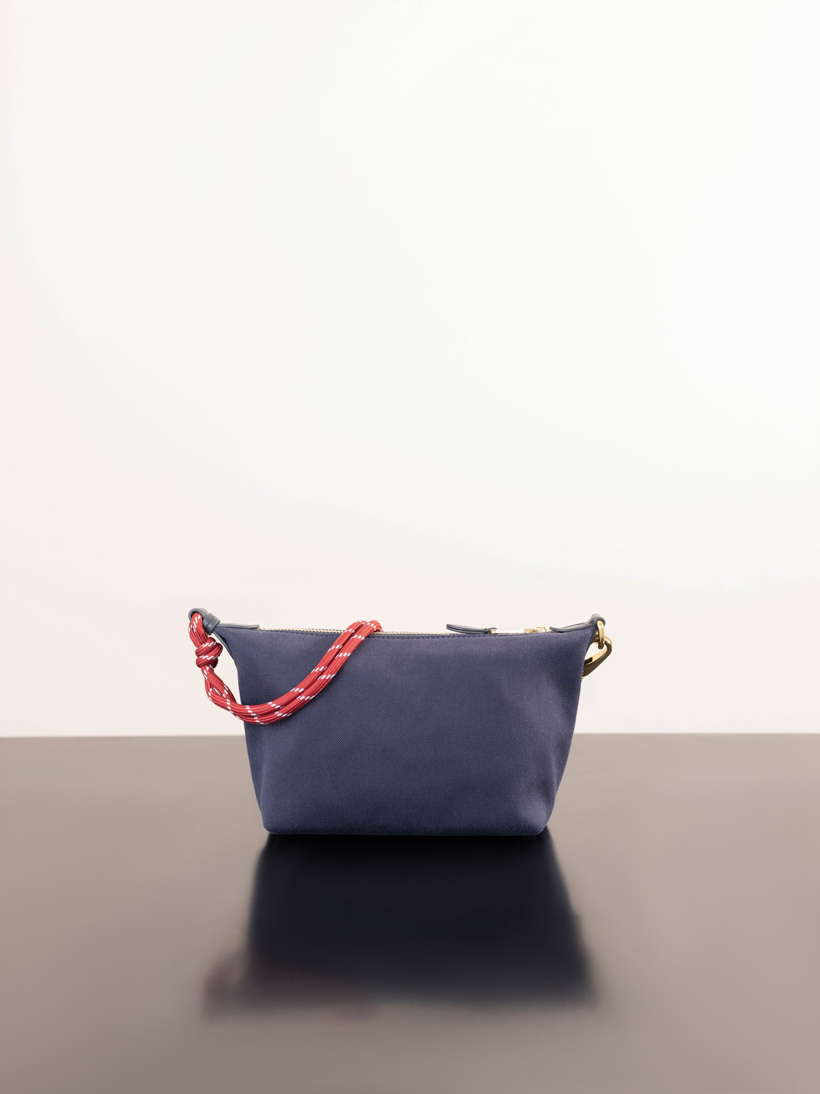 미우미우 개버딘 파우치