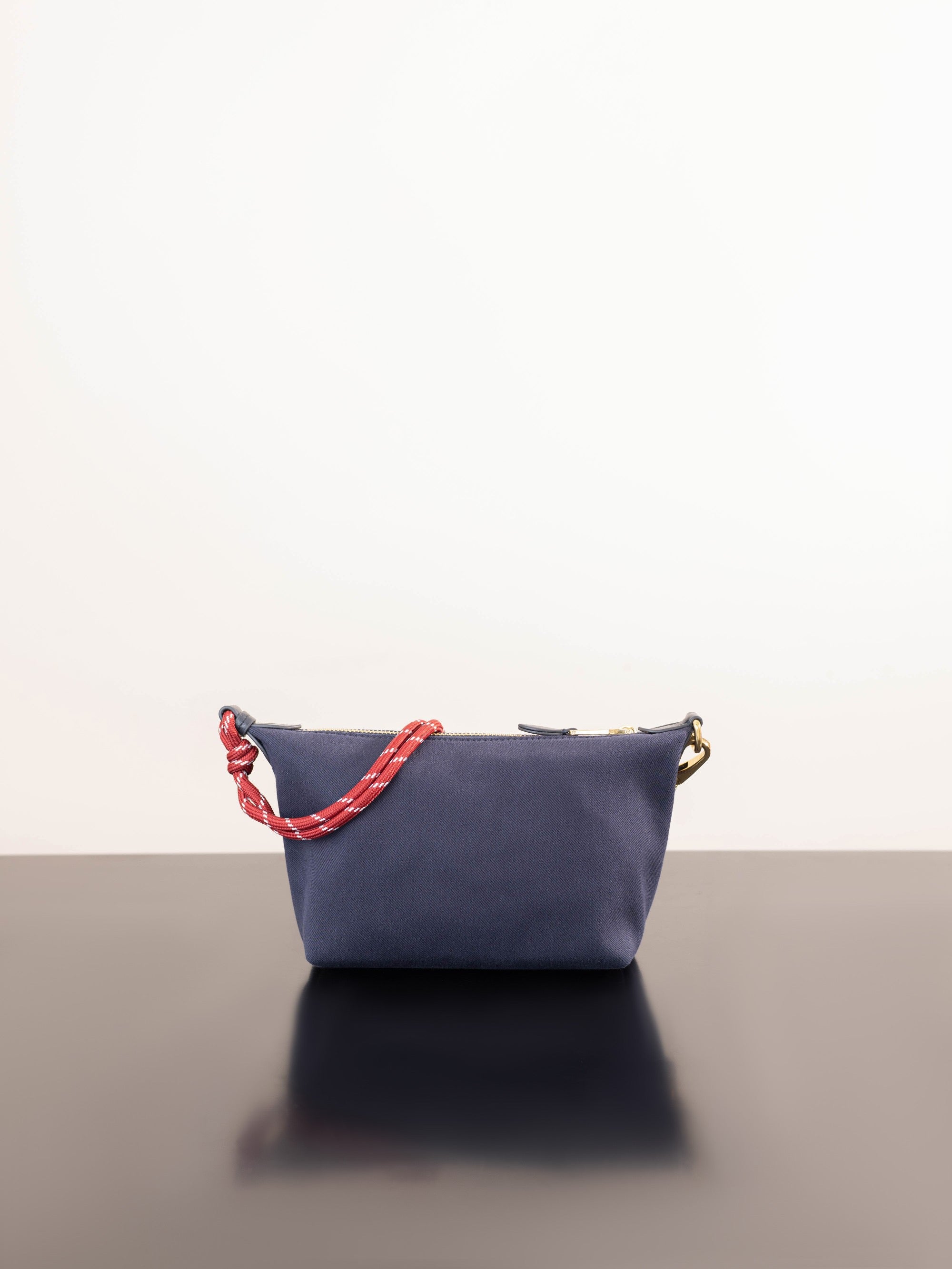 미우미우 개버딘 파우치