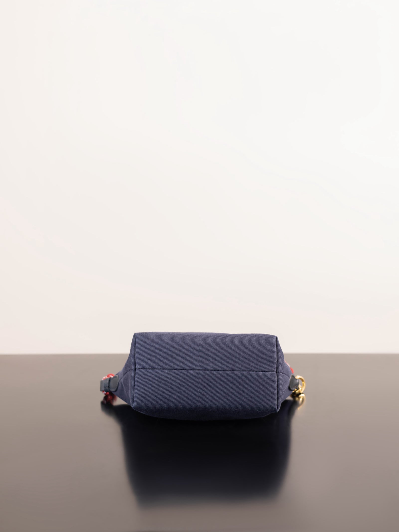 미우미우 개버딘 파우치