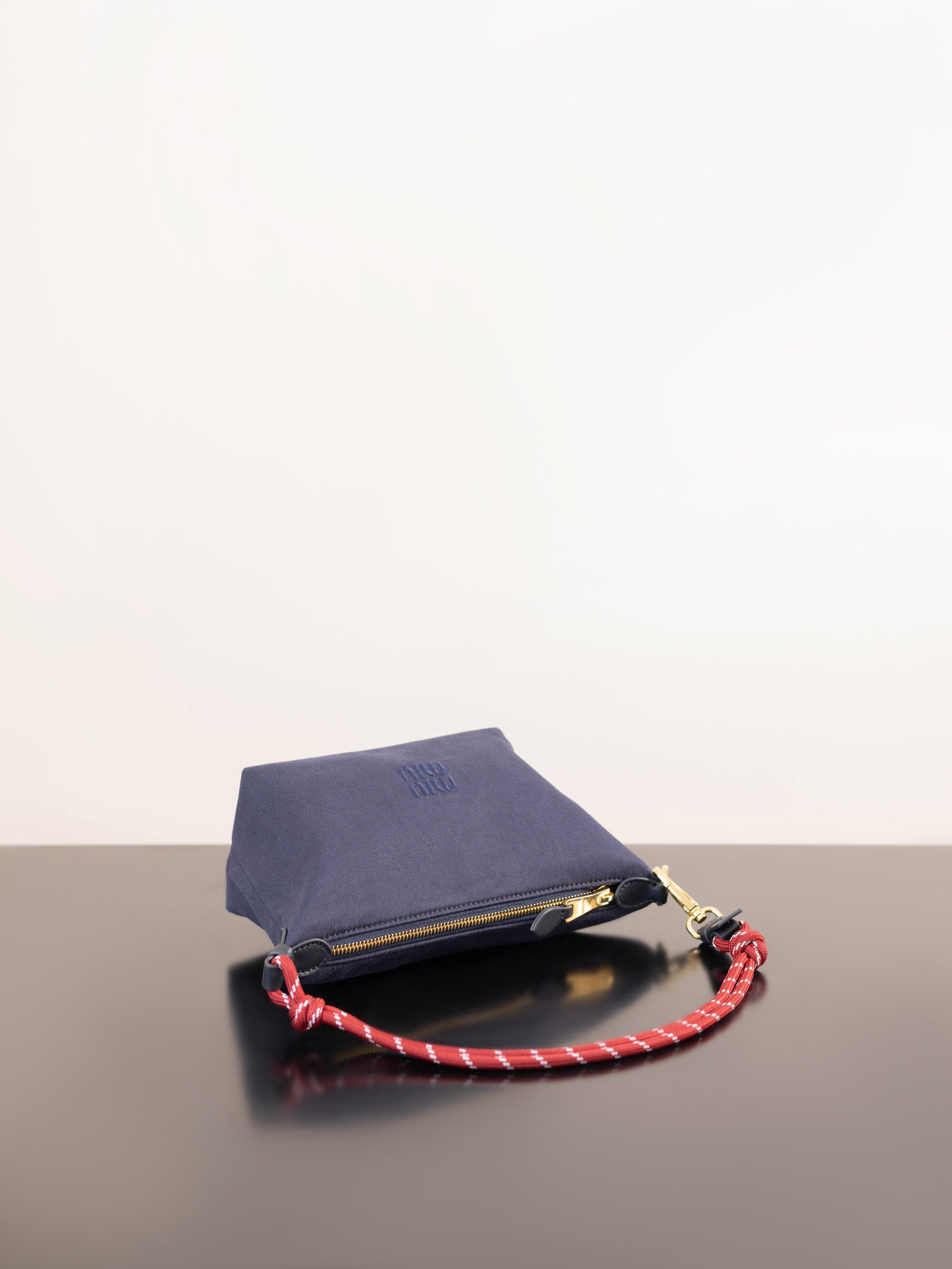 미우미우 개버딘 파우치