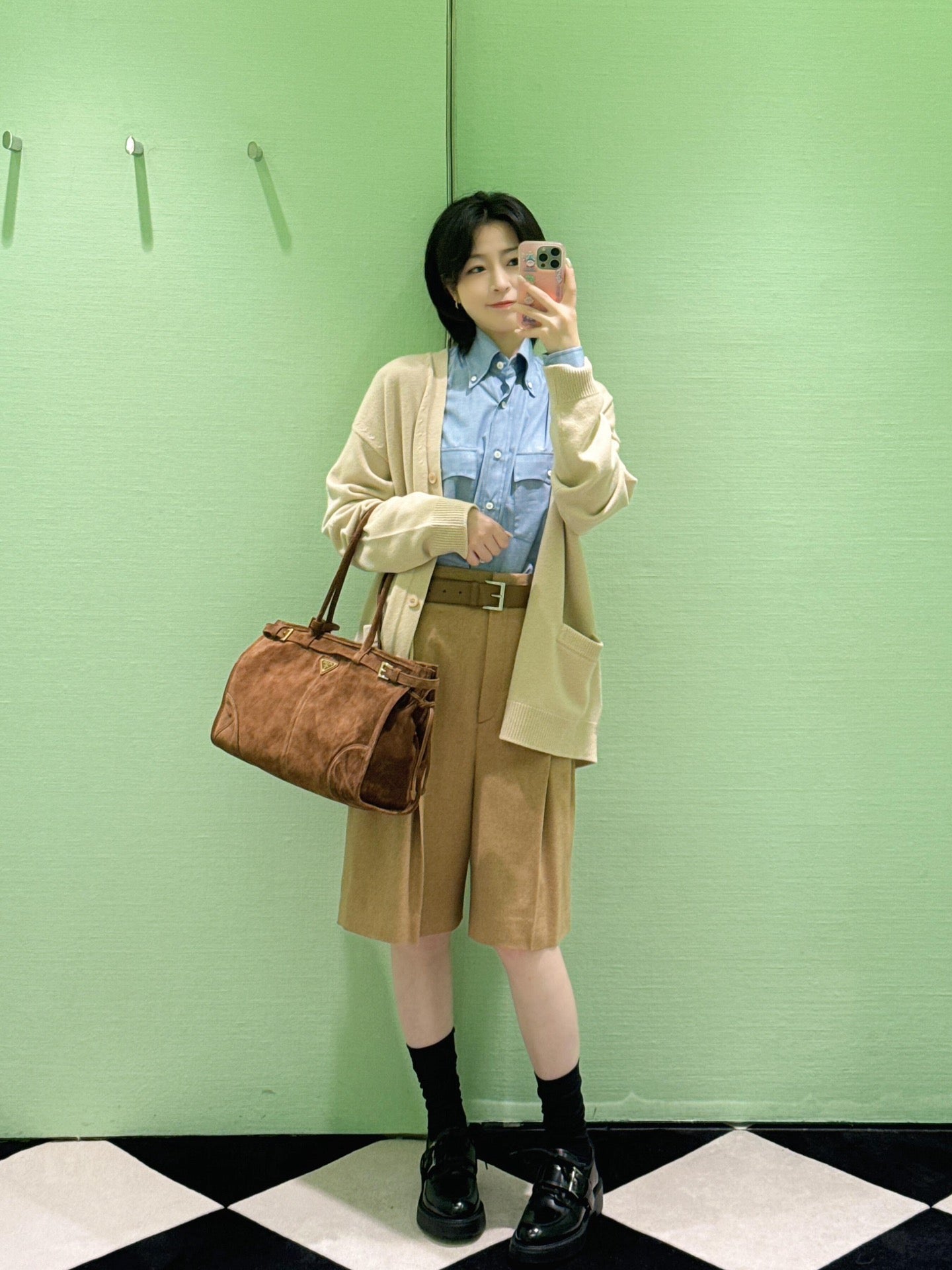 프라다 보니 라지 스웨이드 핸드백