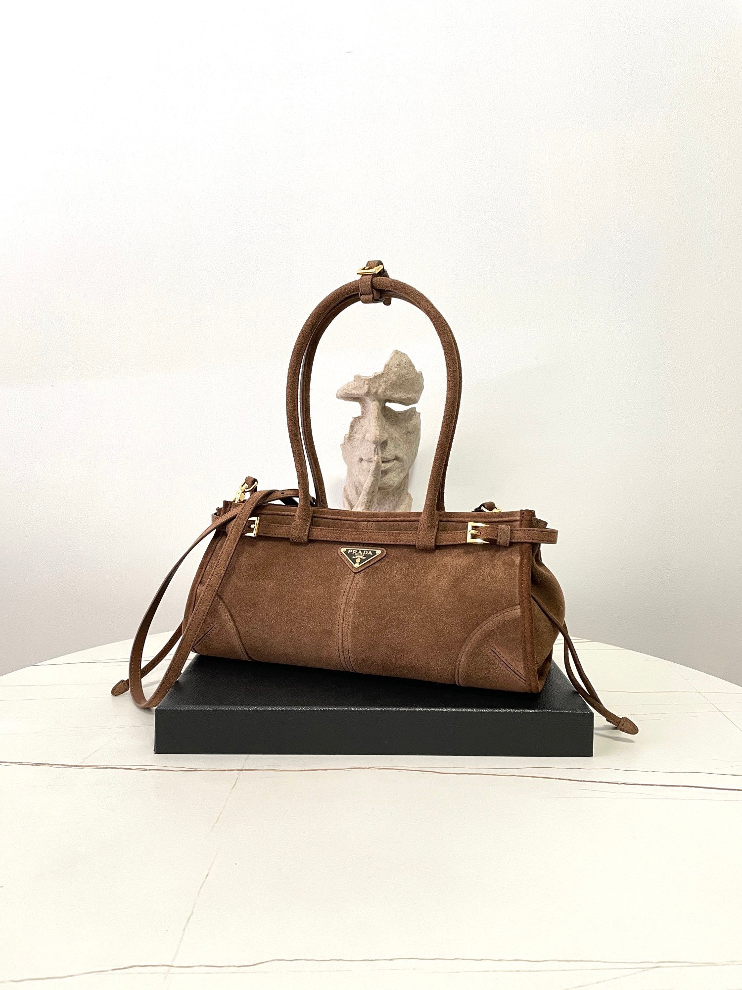 프라다 보니 미디엄 스웨이드 핸드백
